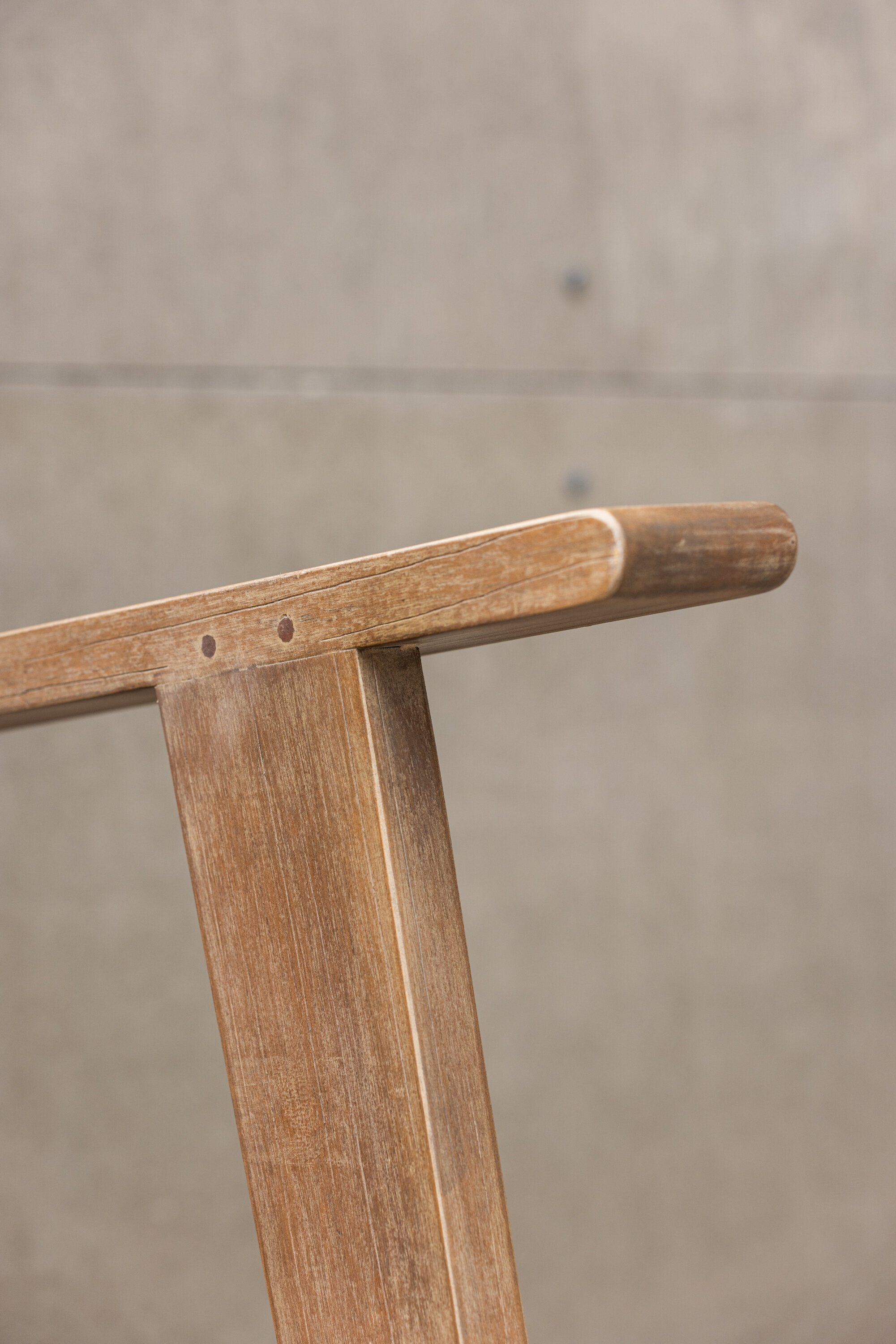 deLOHN Peter Nyugágy szék