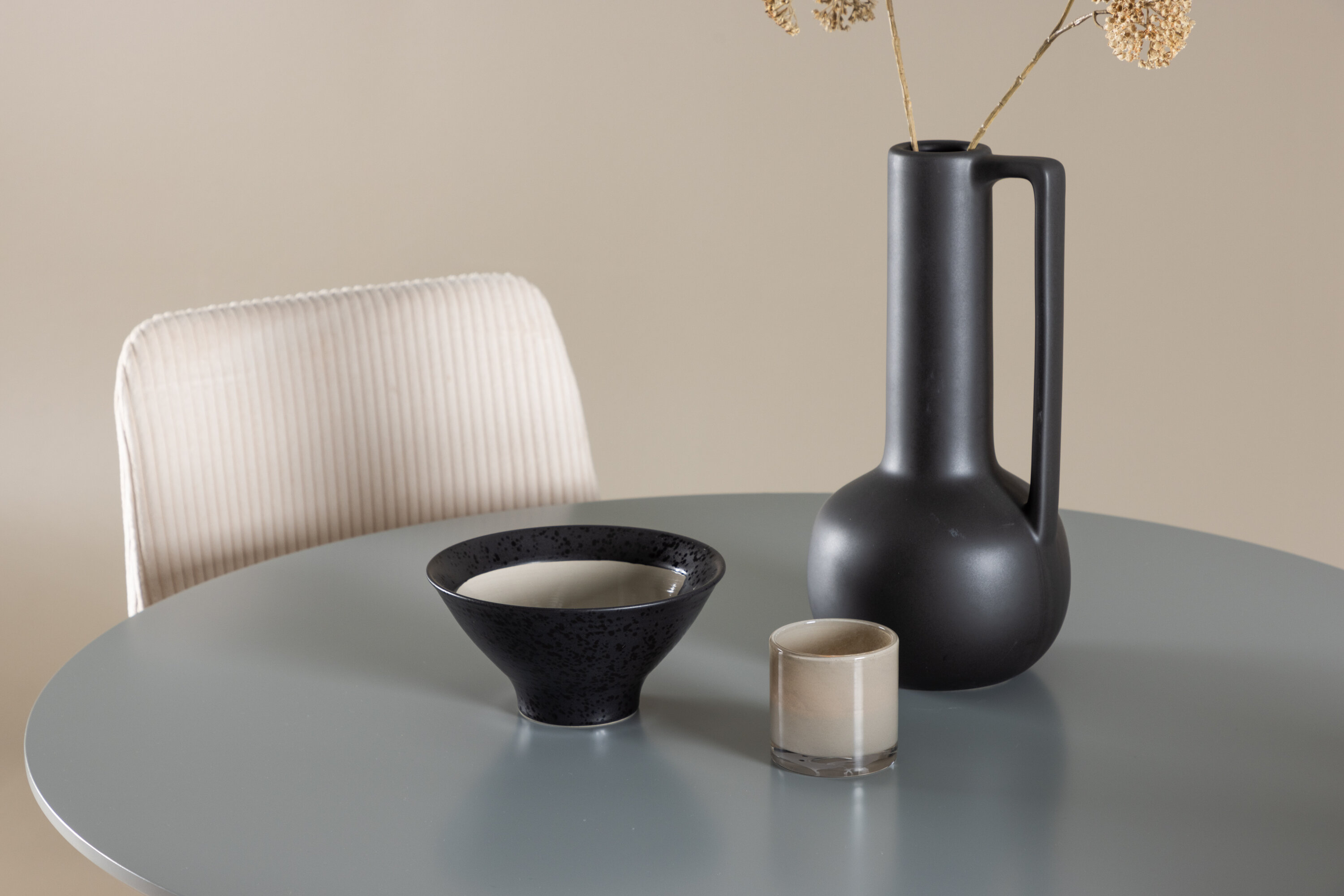 deLOHN Plaza, Leone Kör alakú étkezőgarnitúra