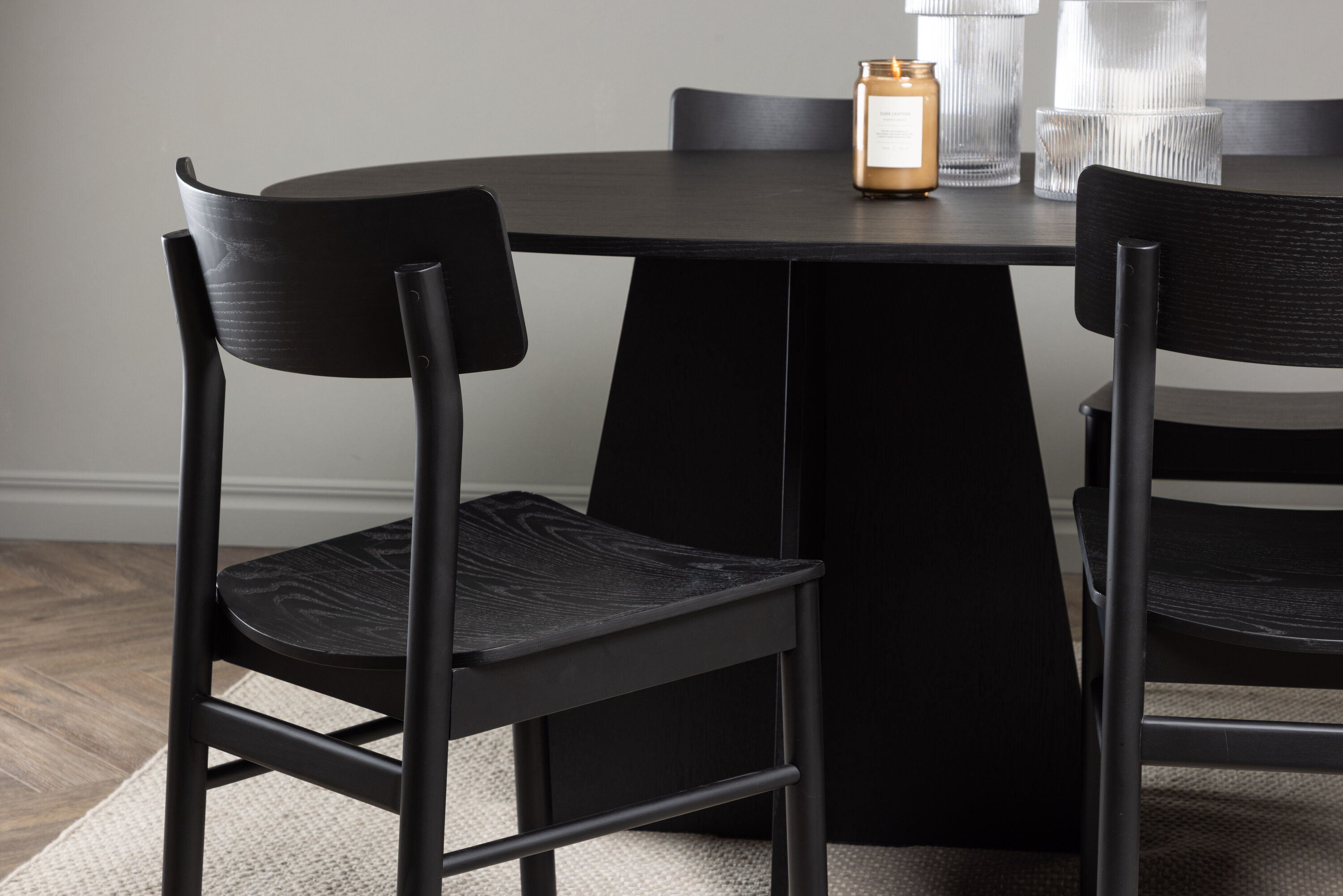 deLOHN Bootcut Oval, Montros Ovális étkezőgarnitúra