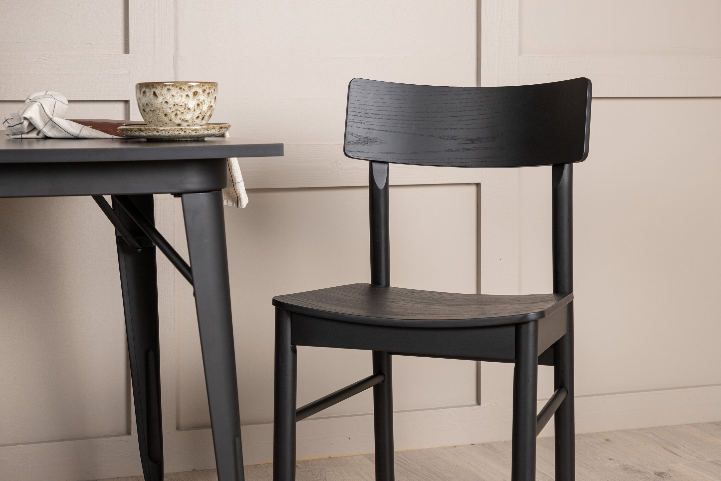 deLOHN Tempe, Montros Téglalap alakú étkezőgarnitúra