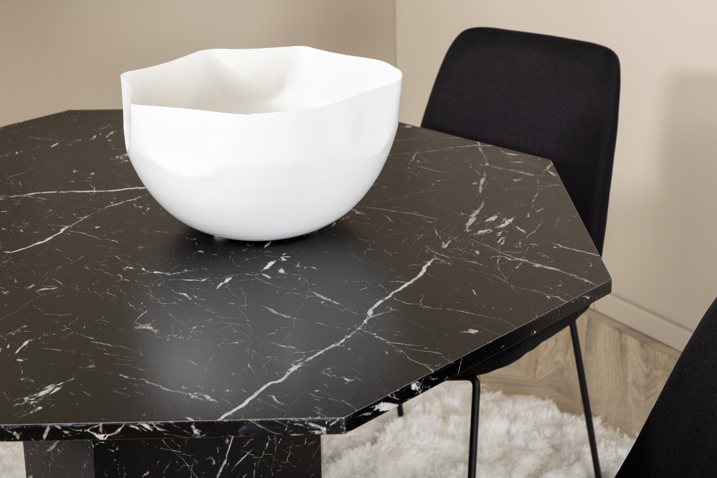 deLOHN Marbs, Muce Kör alakú étkezőgarnitúra