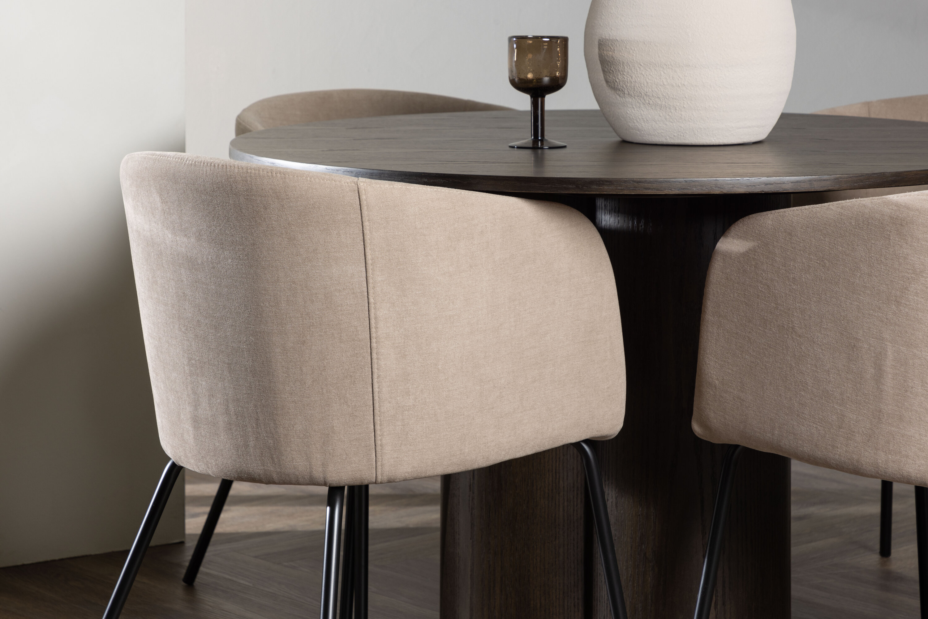 deLOHN Olivia, Berit Kör alakú étkezőgarnitúra