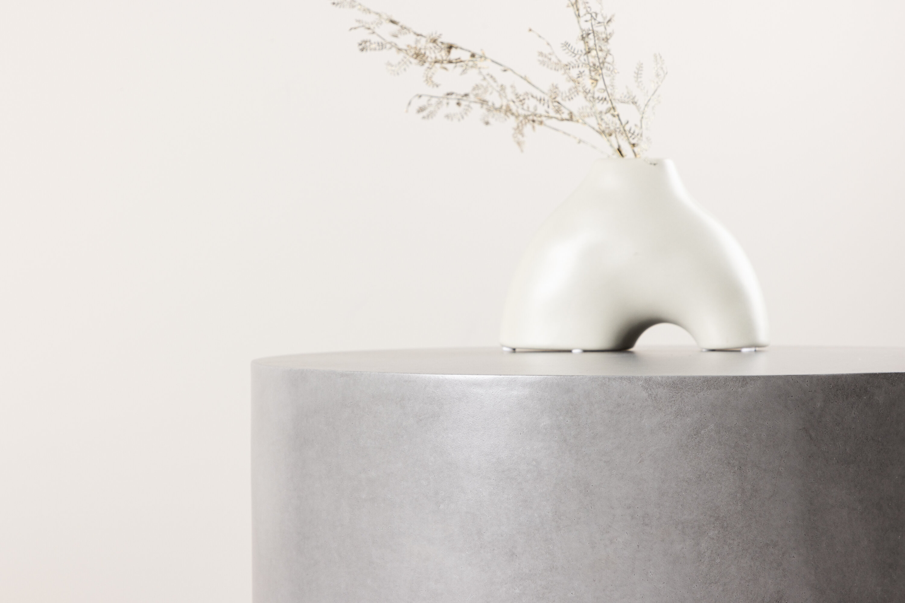 deLOHN Lissabon Kisasztal