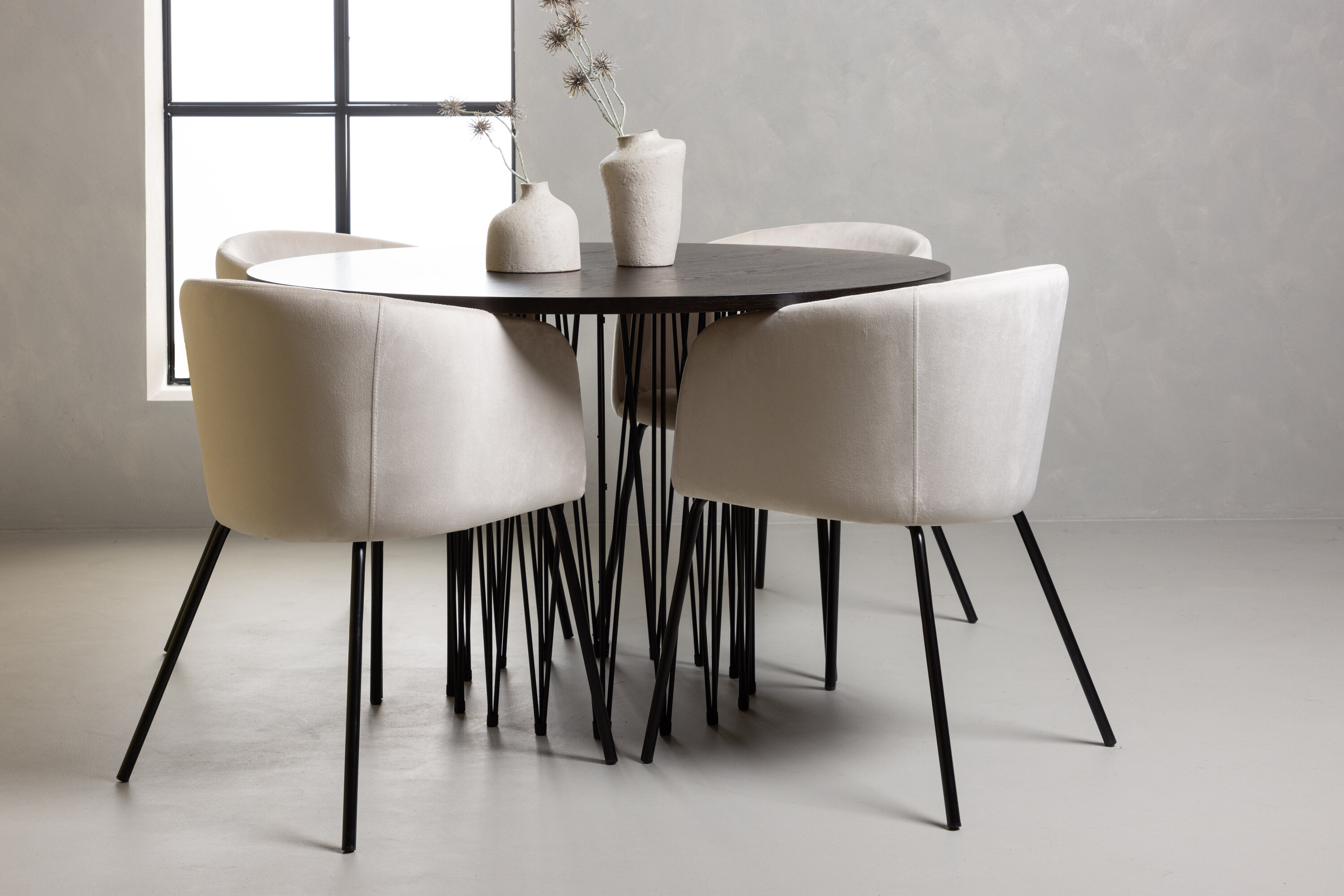 deLOHN Stone round, Berit Kör alakú étkezőgarnitúra deLOHN Stone round, Berit Kör alakú étkezőgarnitúra