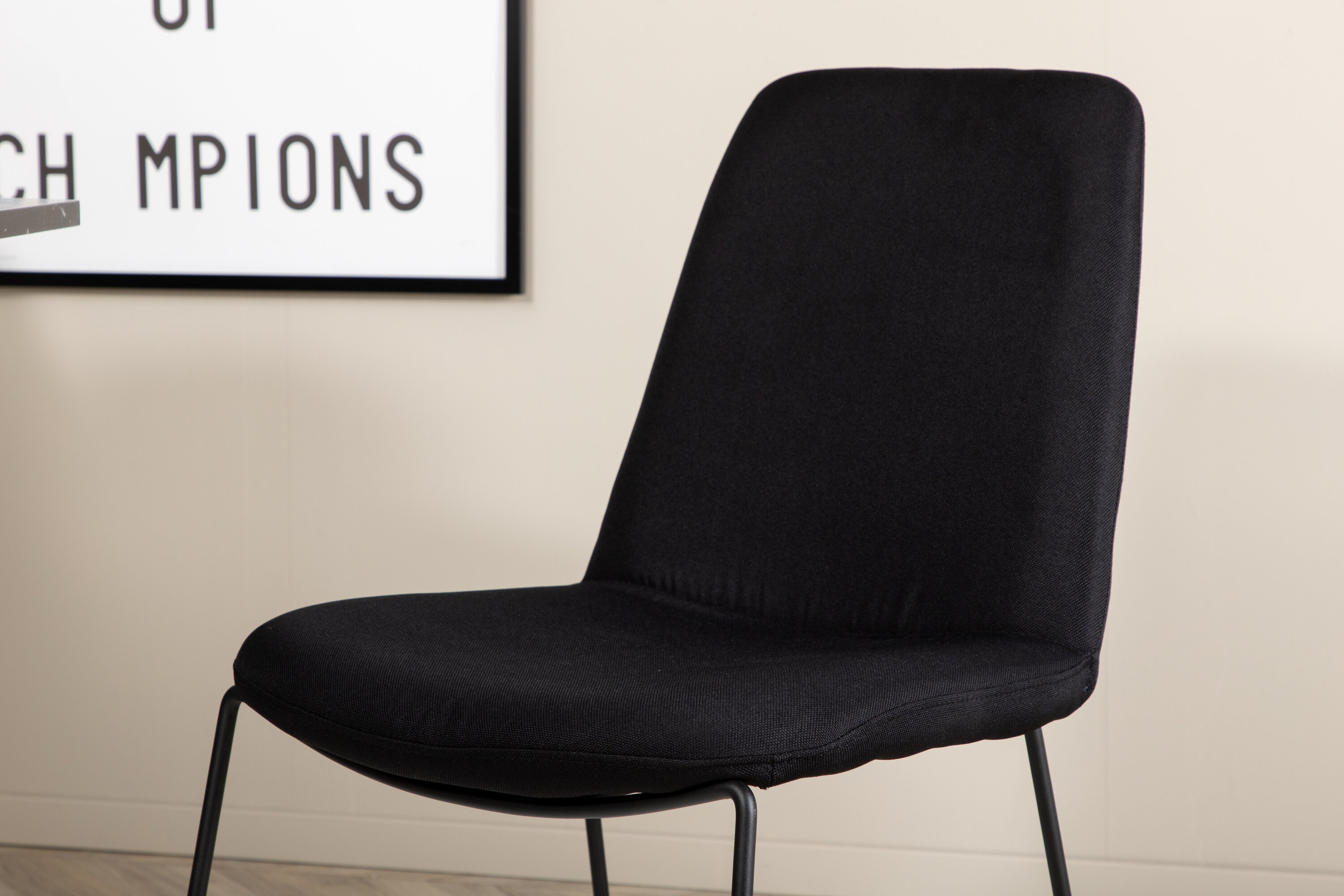 deLOHN Marbs, Muce Kör alakú étkezőgarnitúra