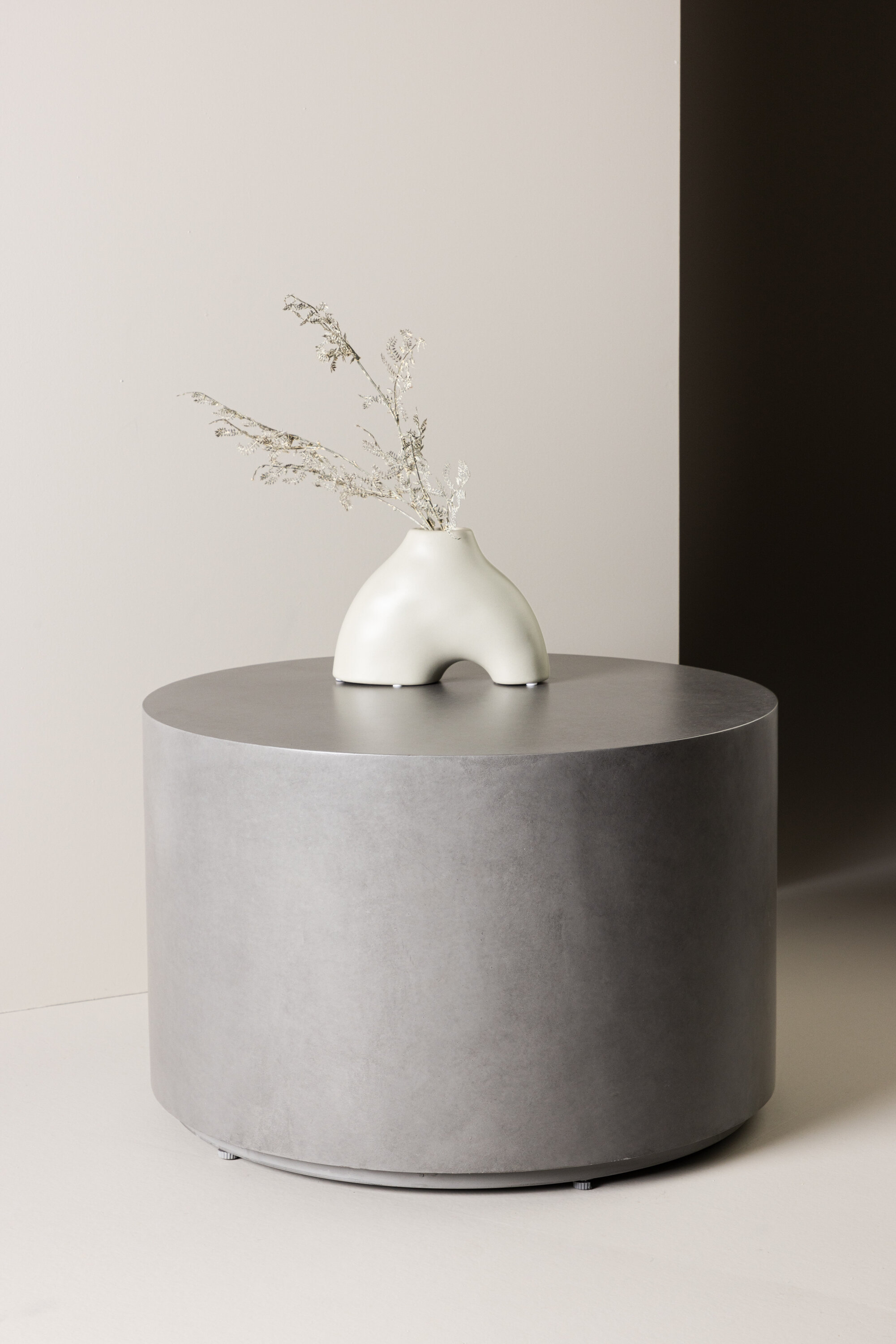 deLOHN Lissabon Kisasztal