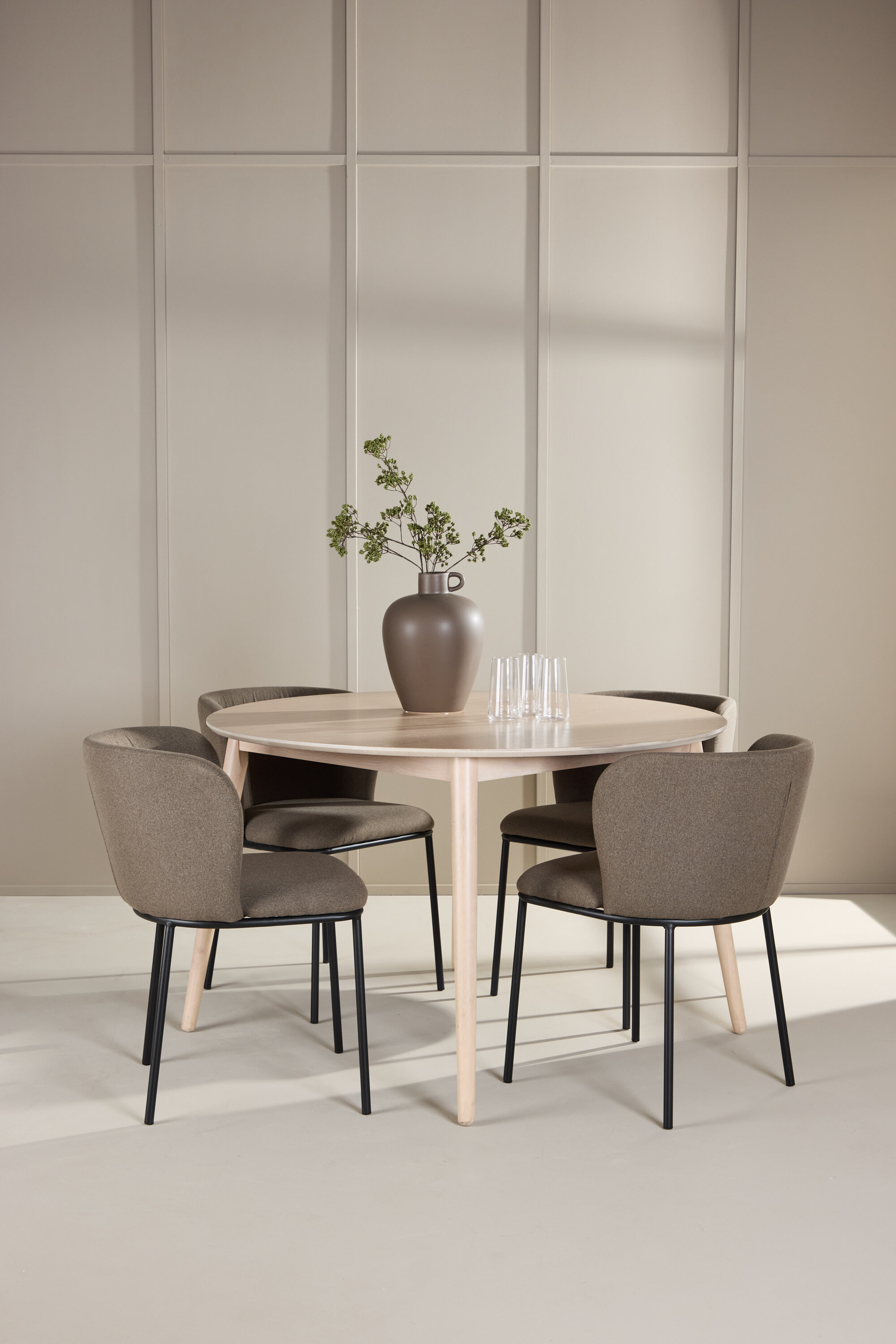 deLOHN Flora, Edina Kör alakú étkezőgarnitúra deLOHN Flora, Edina Kör alakú étkezőgarnitúra