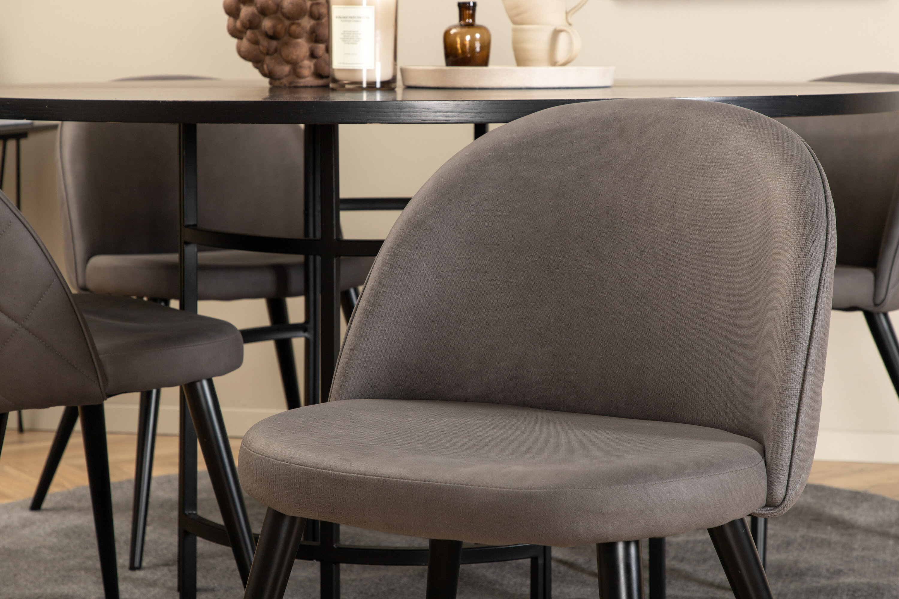 deLOHN Copenhagen, Velvet Kör alakú étkezőgarnitúra deLOHN Copenhagen, Velvet Kör alakú étkezőgarnitúra