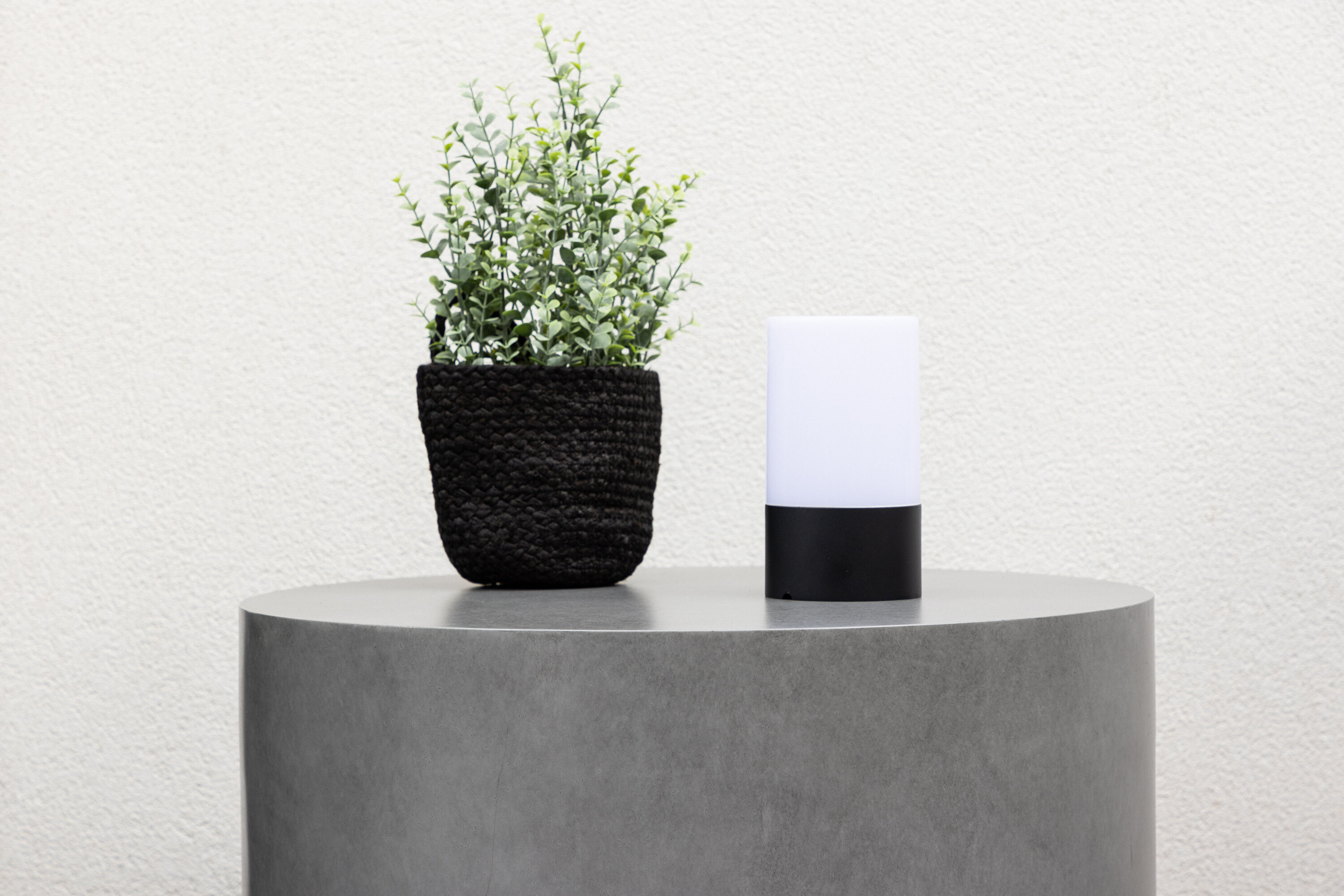 deLOHN Lissabon Kisasztal