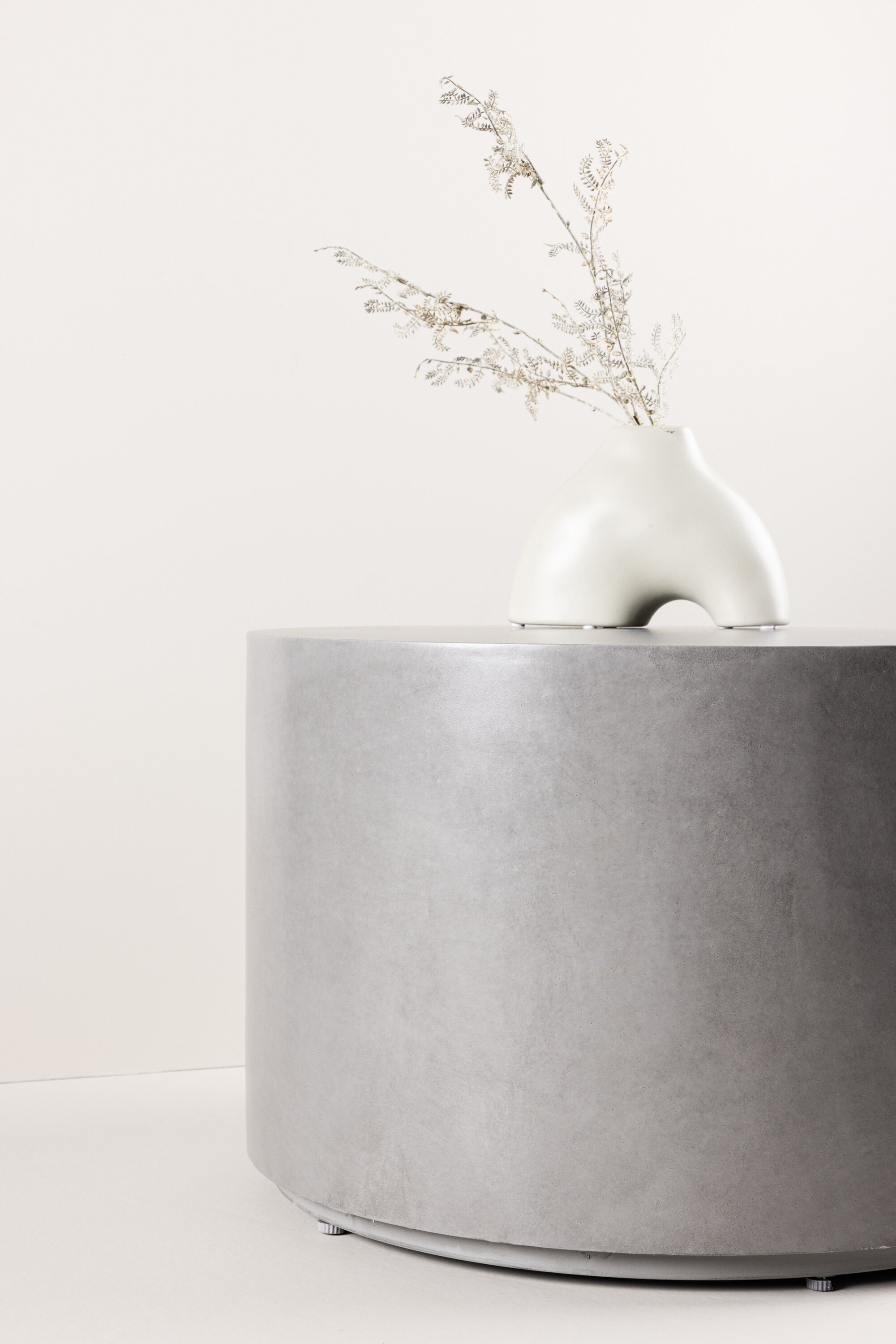 deLOHN Lissabon Kisasztal