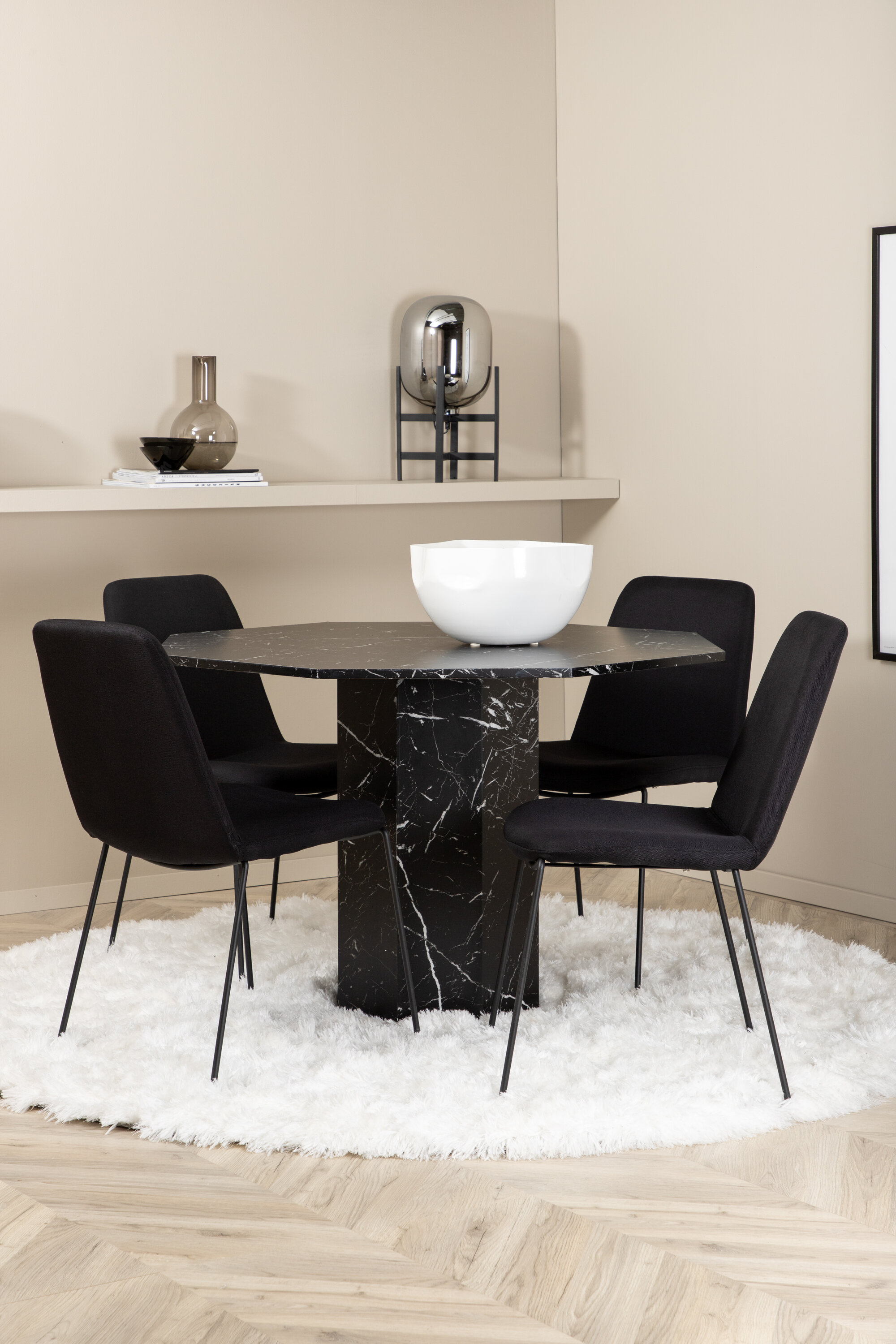 deLOHN Marbs, Muce Kör alakú étkezőgarnitúra