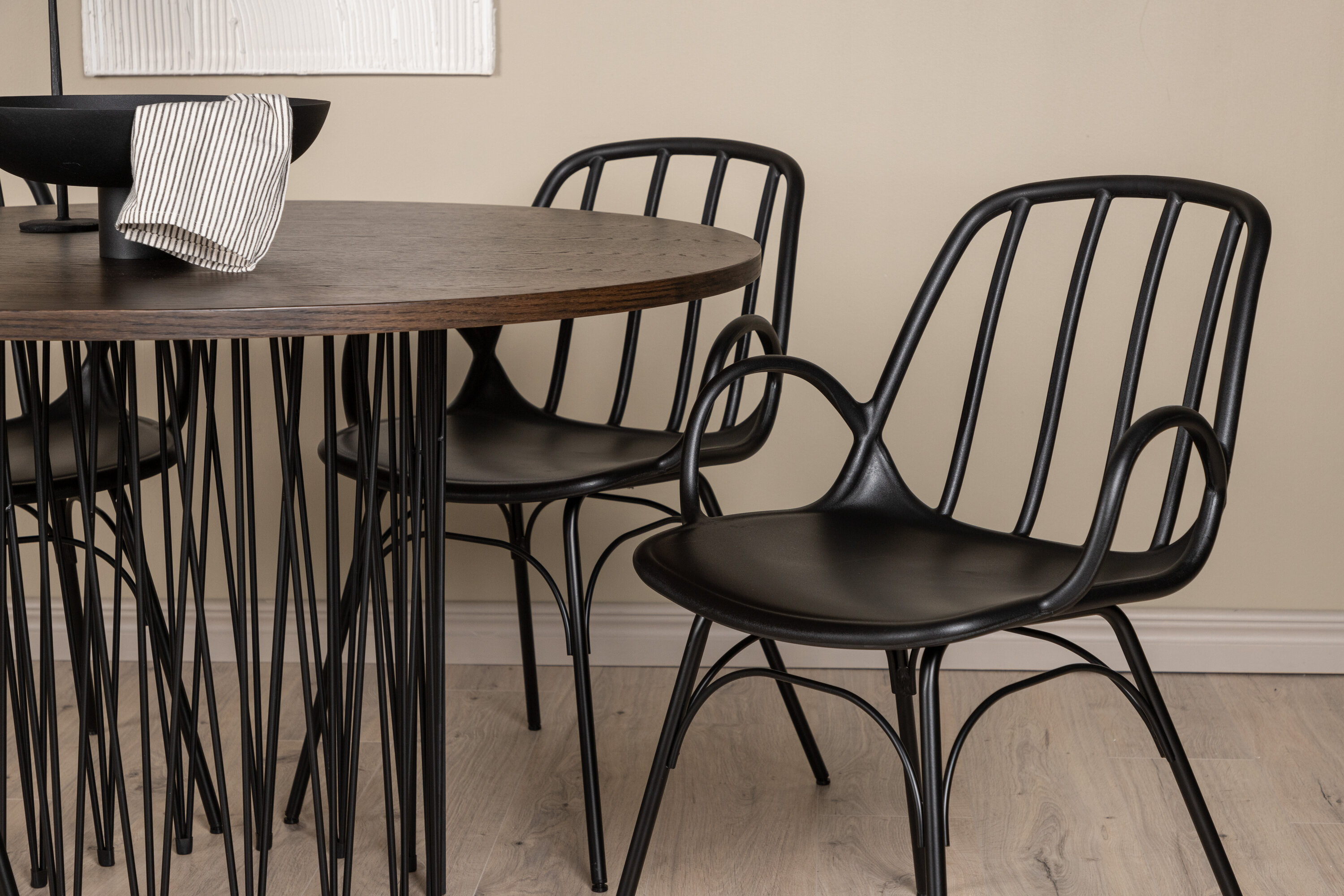 deLOHN Stone round, Dyrön Kör alakú étkezőgarnitúra