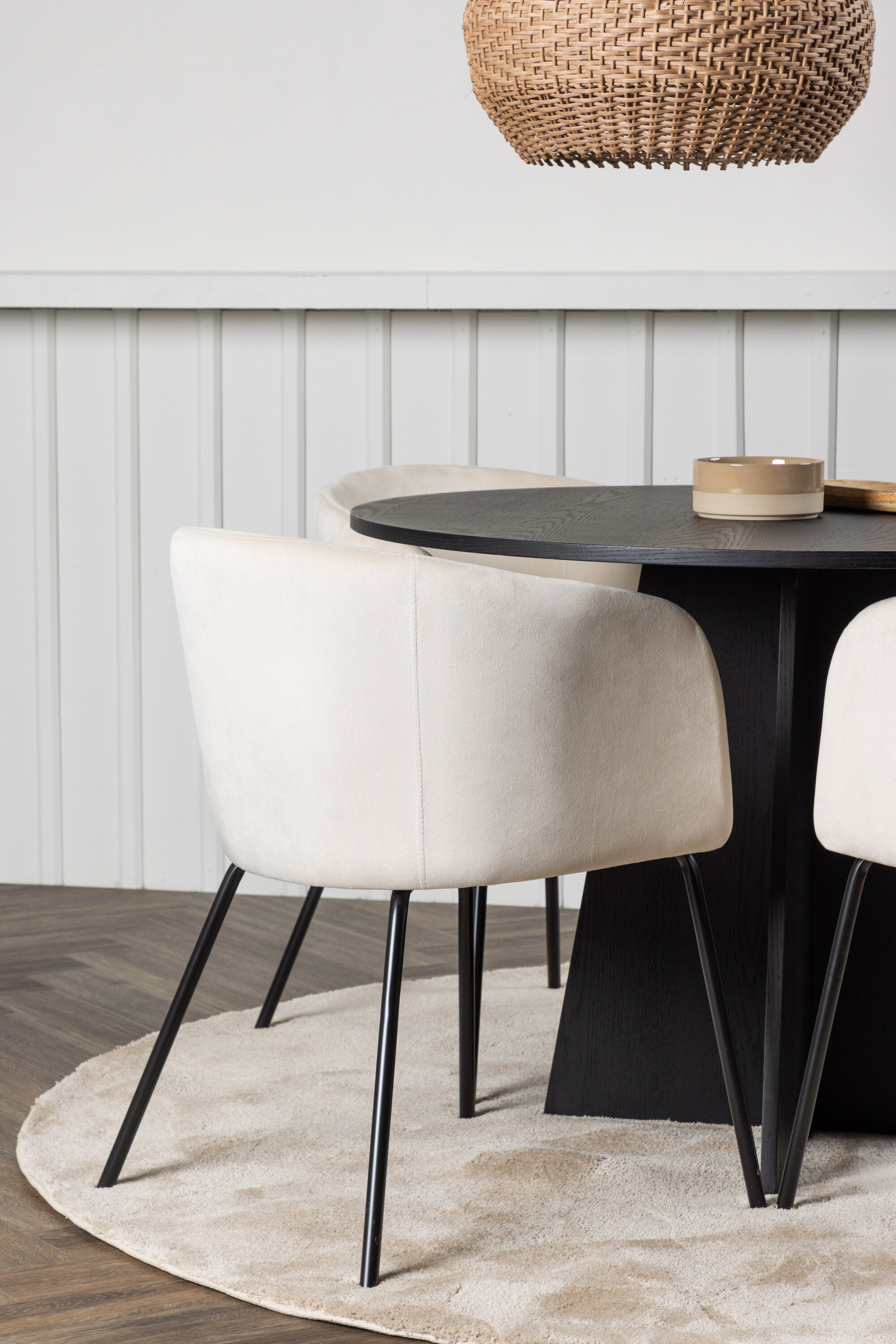 deLOHN Bootcut Round, Berit Kör alakú étkezőgarnitúra