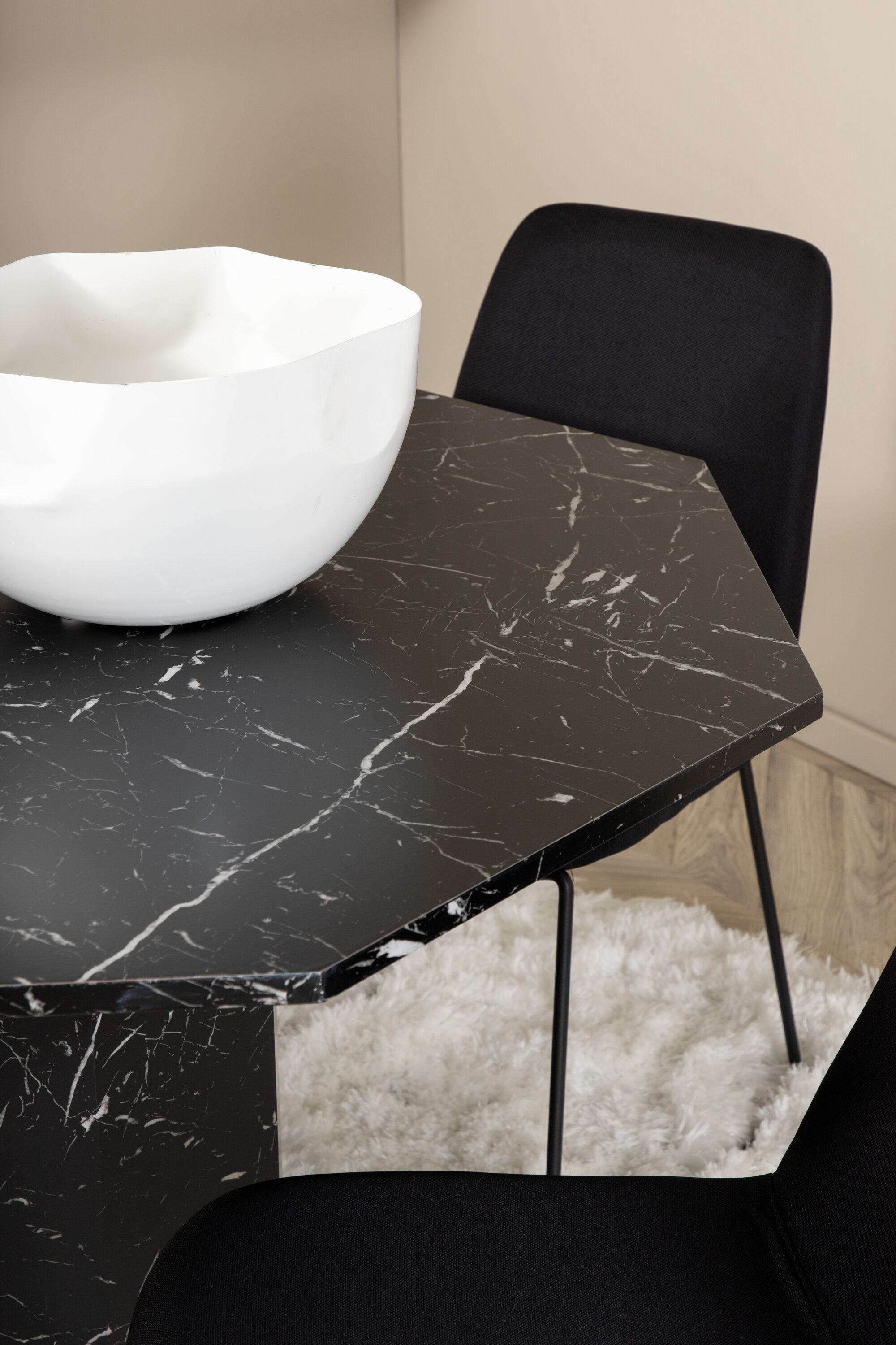 deLOHN Marbs, Muce Kör alakú étkezőgarnitúra