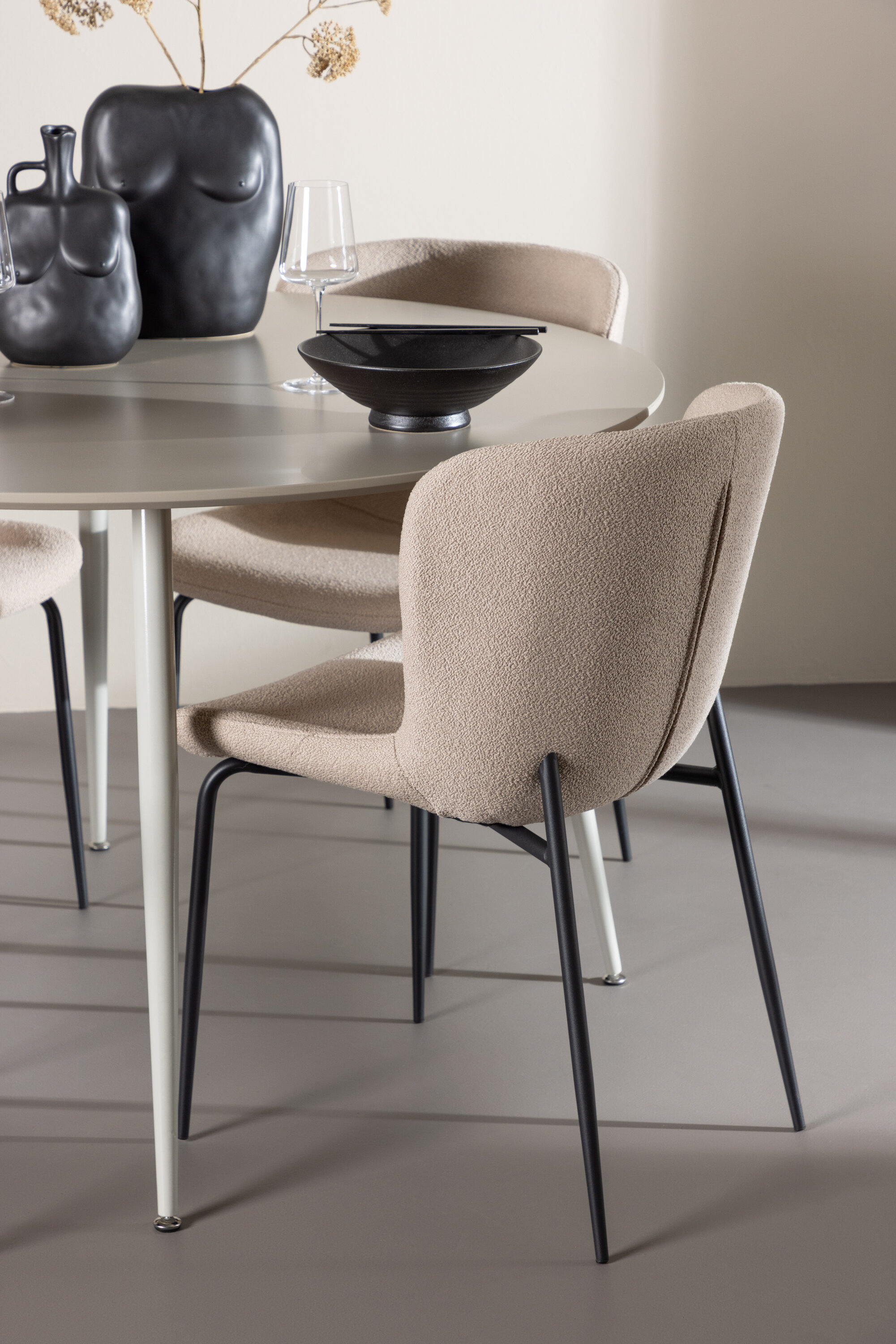 deLOHN Plaza, Modesto Kör alakú étkezőgarnitúra