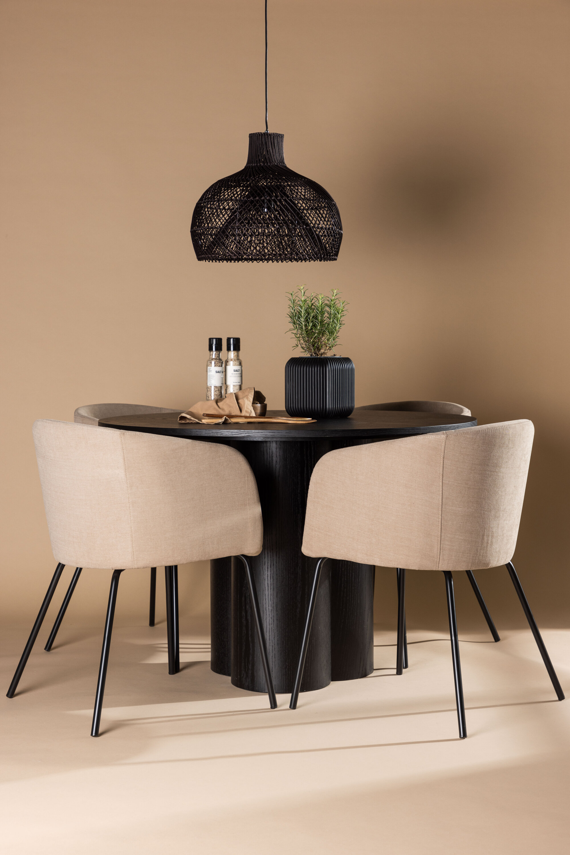 deLOHN Olivia, Berit Kör alakú étkezőgarnitúra