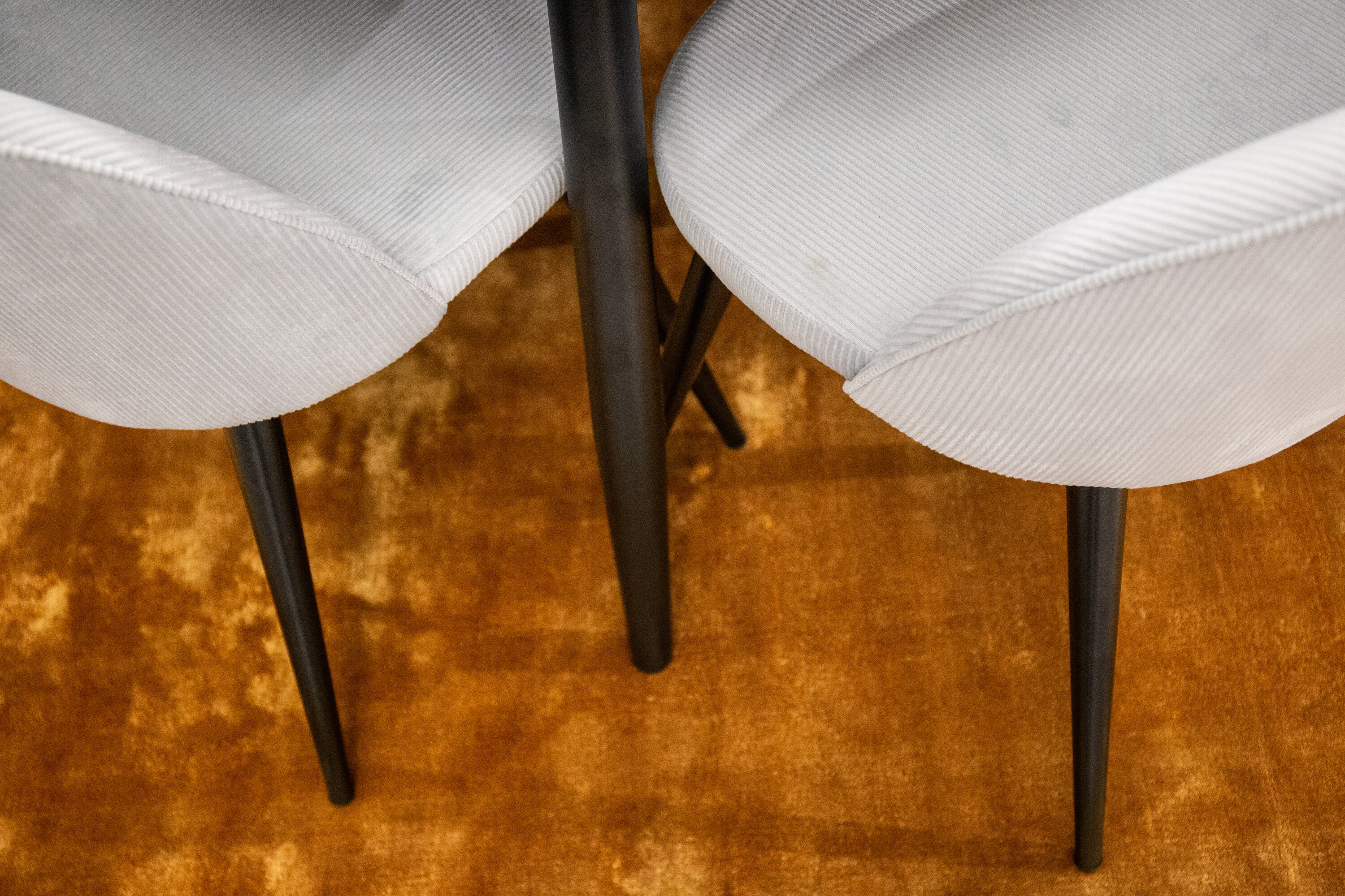 deLOHN Velvet, Plaza Kör alakú étkezőgarnitúra