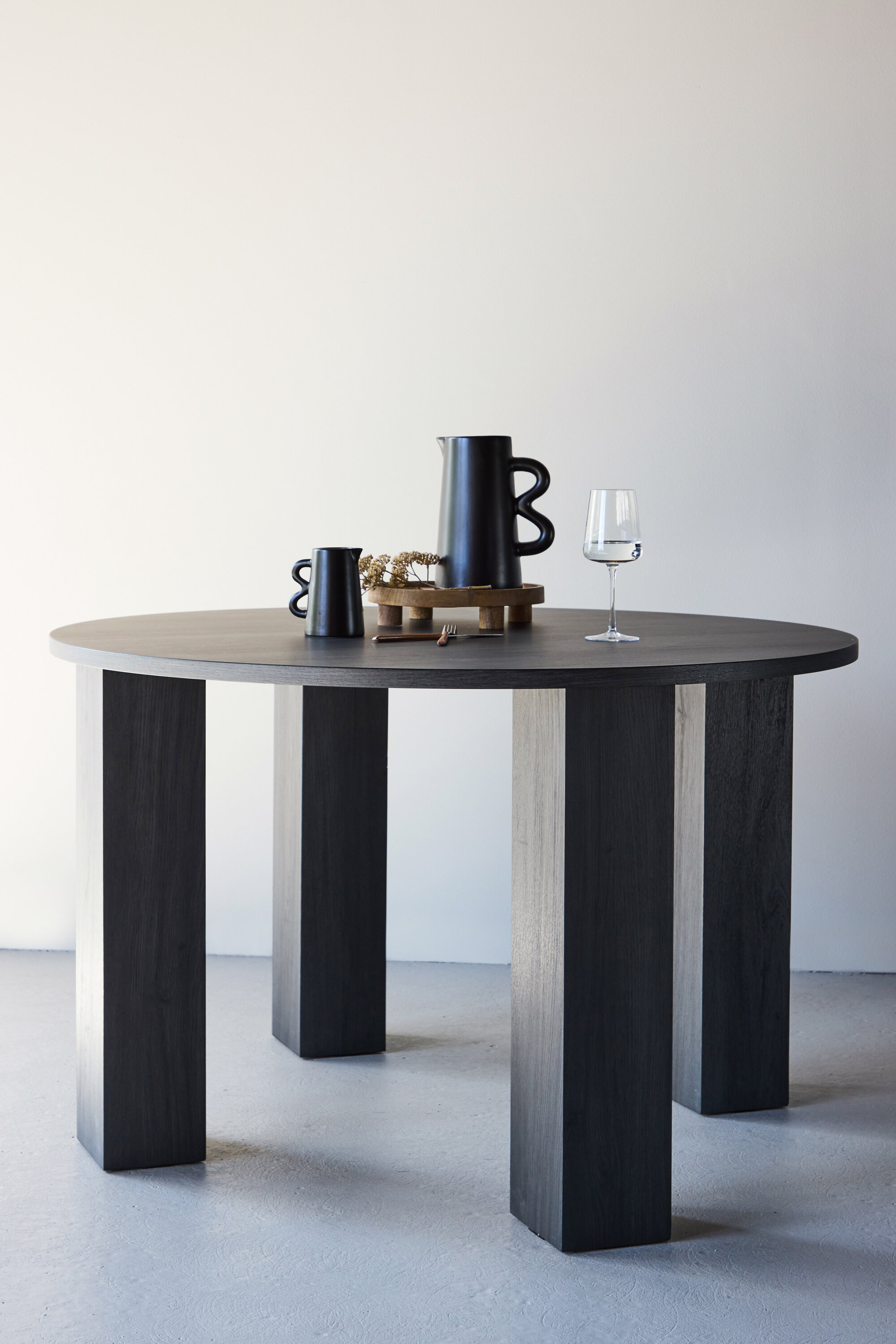 deLOHN Juno Kerek étkezőasztal