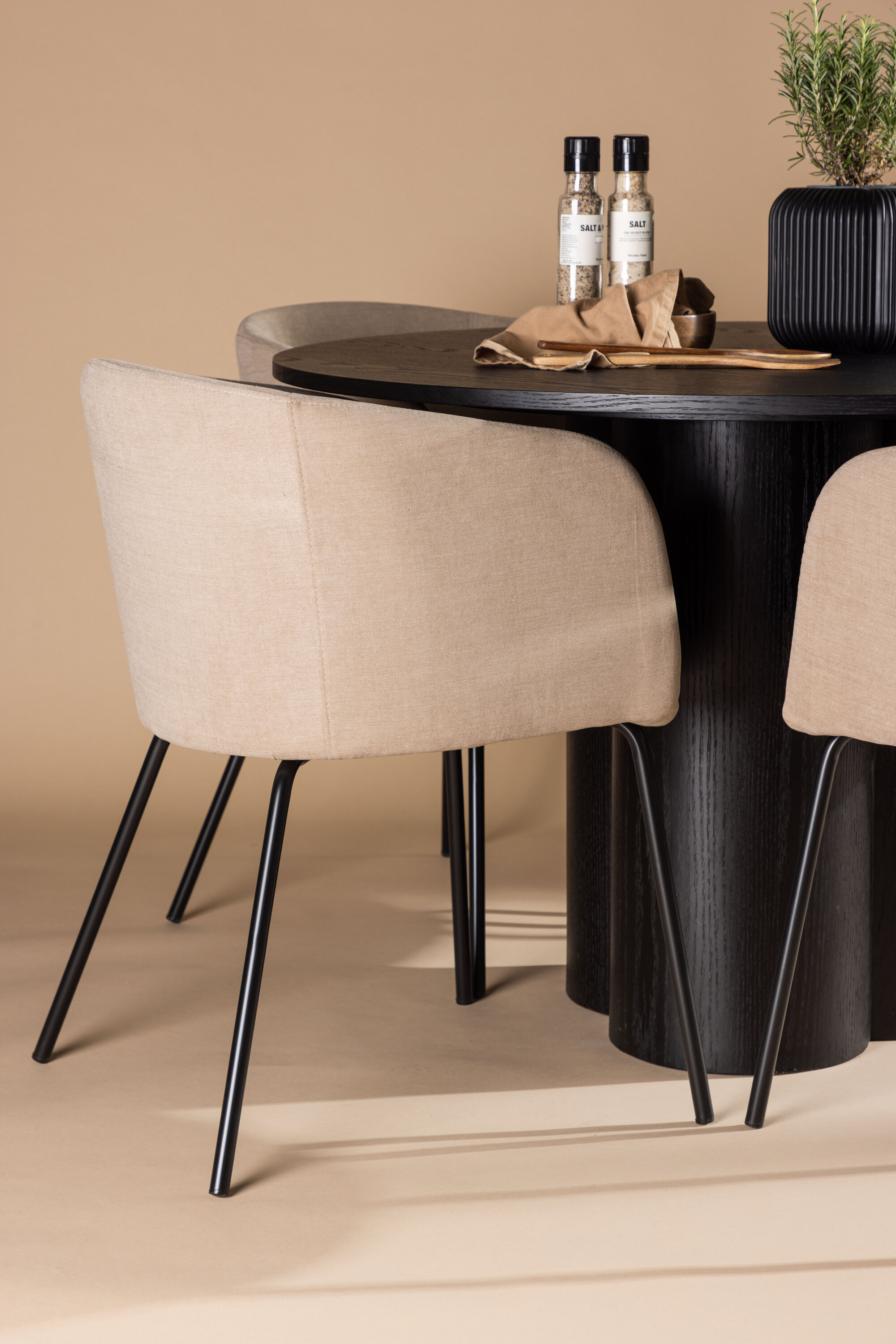 deLOHN Olivia, Berit Kör alakú étkezőgarnitúra