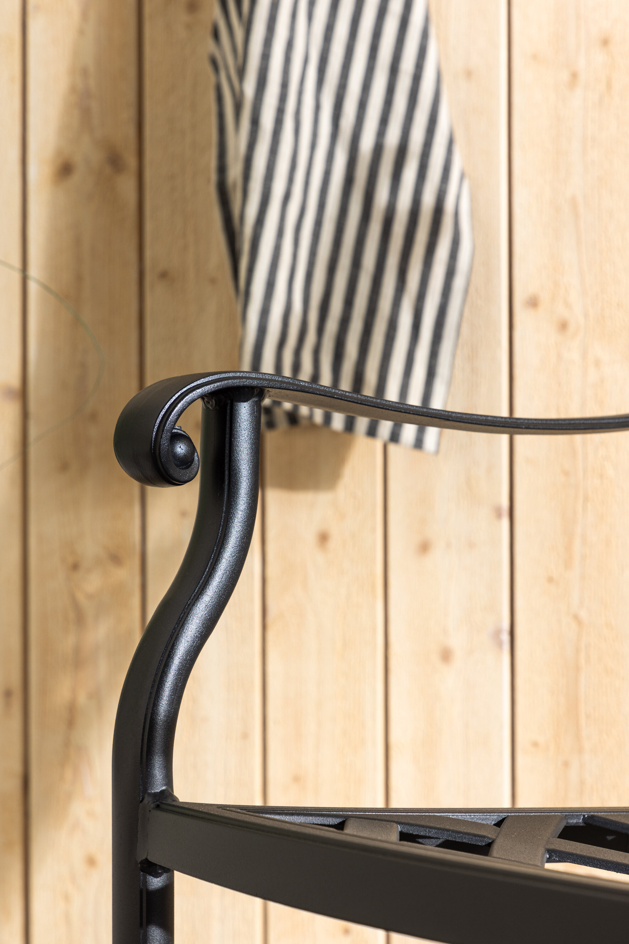 deLOHN Òbidos Kávéházi szék