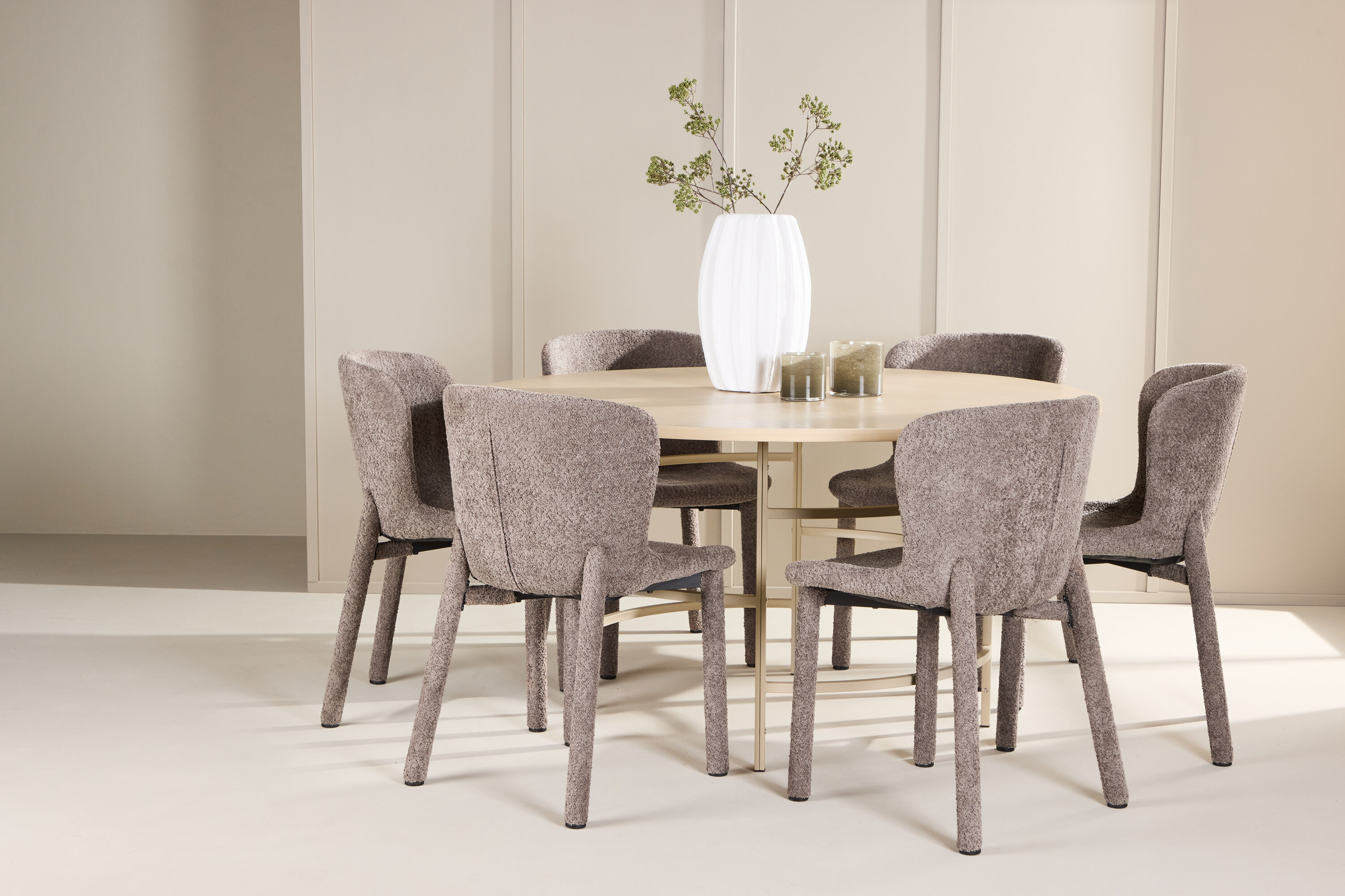 deLOHN Copenhagen, Astoria Kör alakú étkezőgarnitúra deLOHN Copenhagen, Astoria Kör alakú étkezőgarnitúra