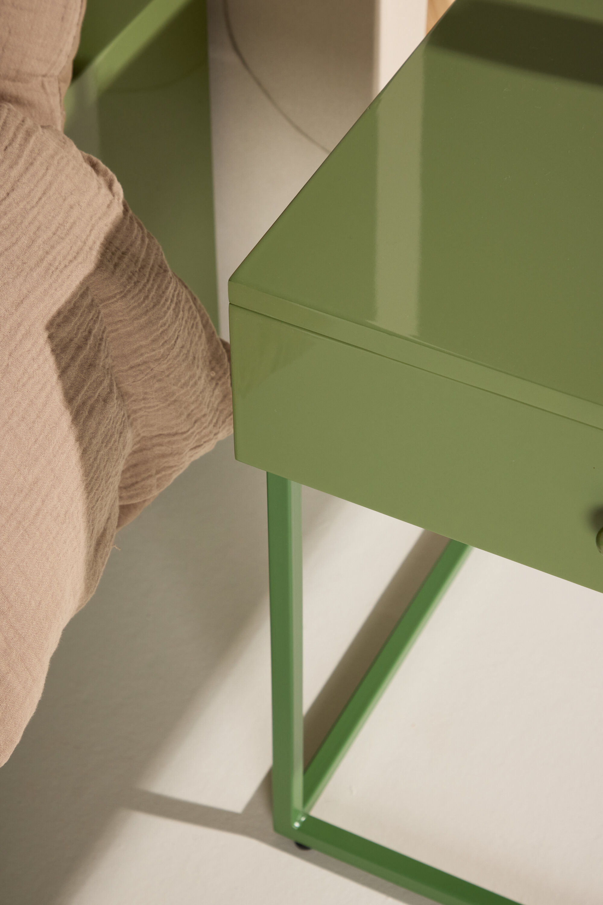 deLOHN Bakal Éjjeliszekrény