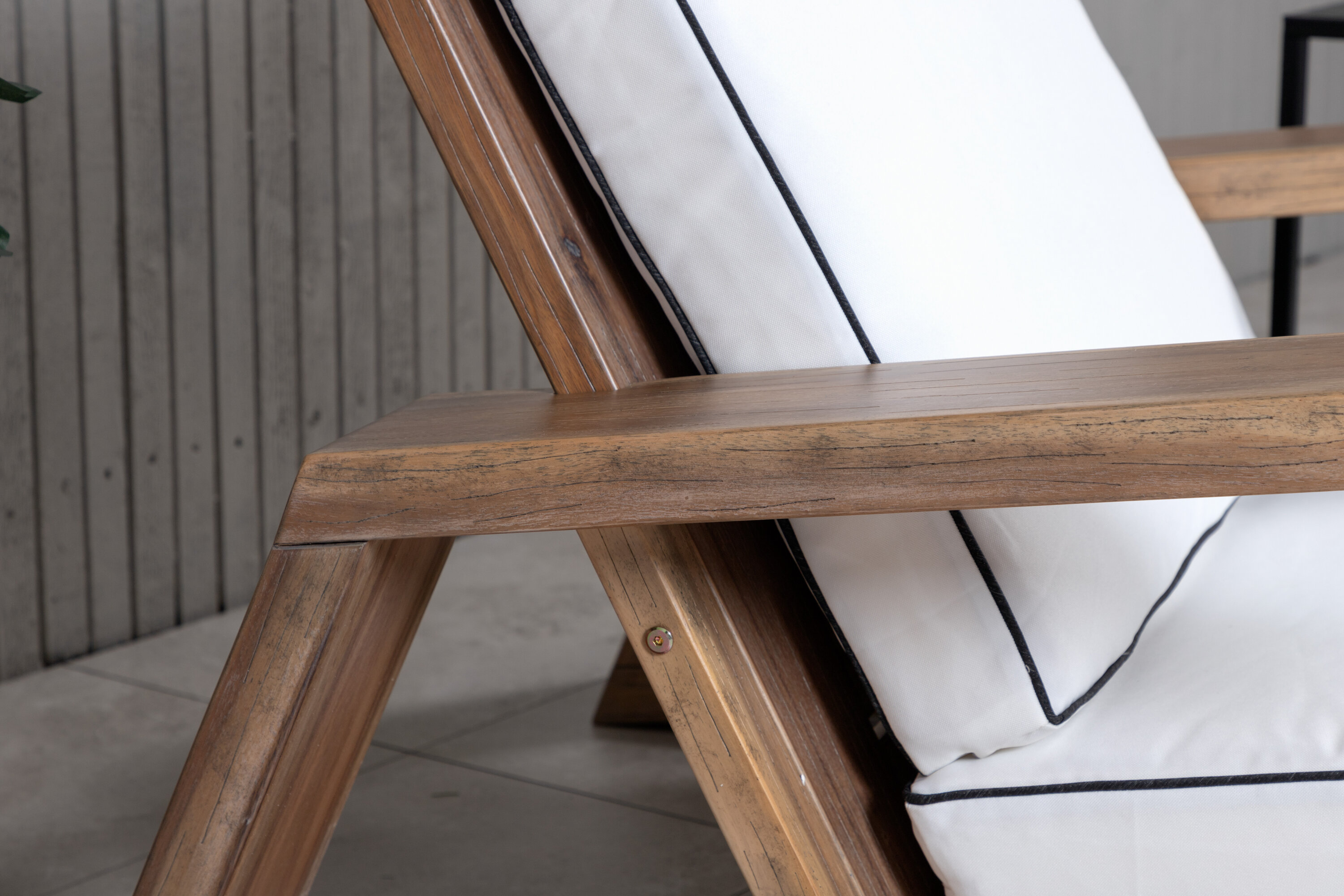 deLOHN Daria Nyugágy szék