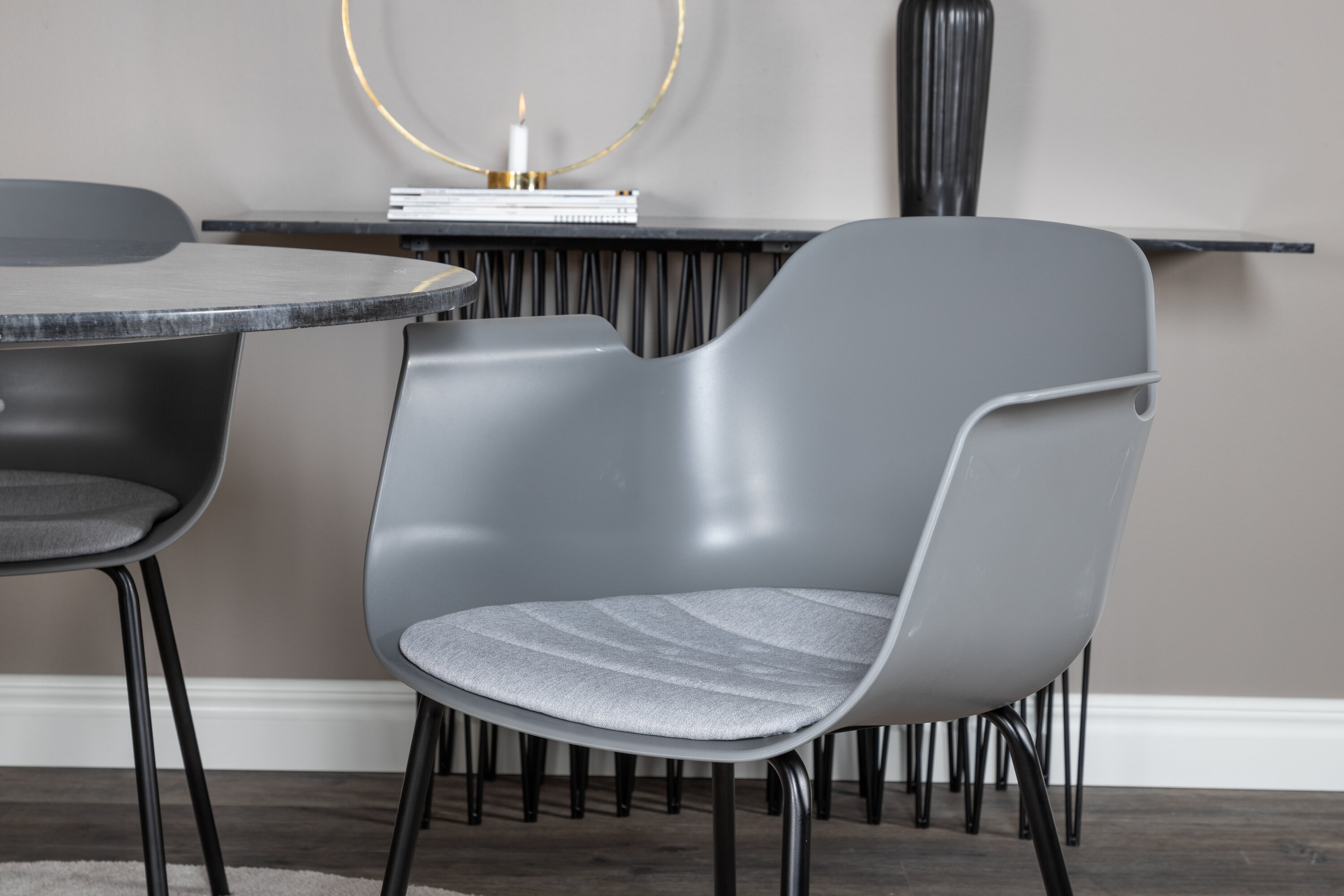 deLOHN Estelle, Comfort Kör alakú étkezőgarnitúra deLOHN Estelle, Comfort Kör alakú étkezőgarnitúra