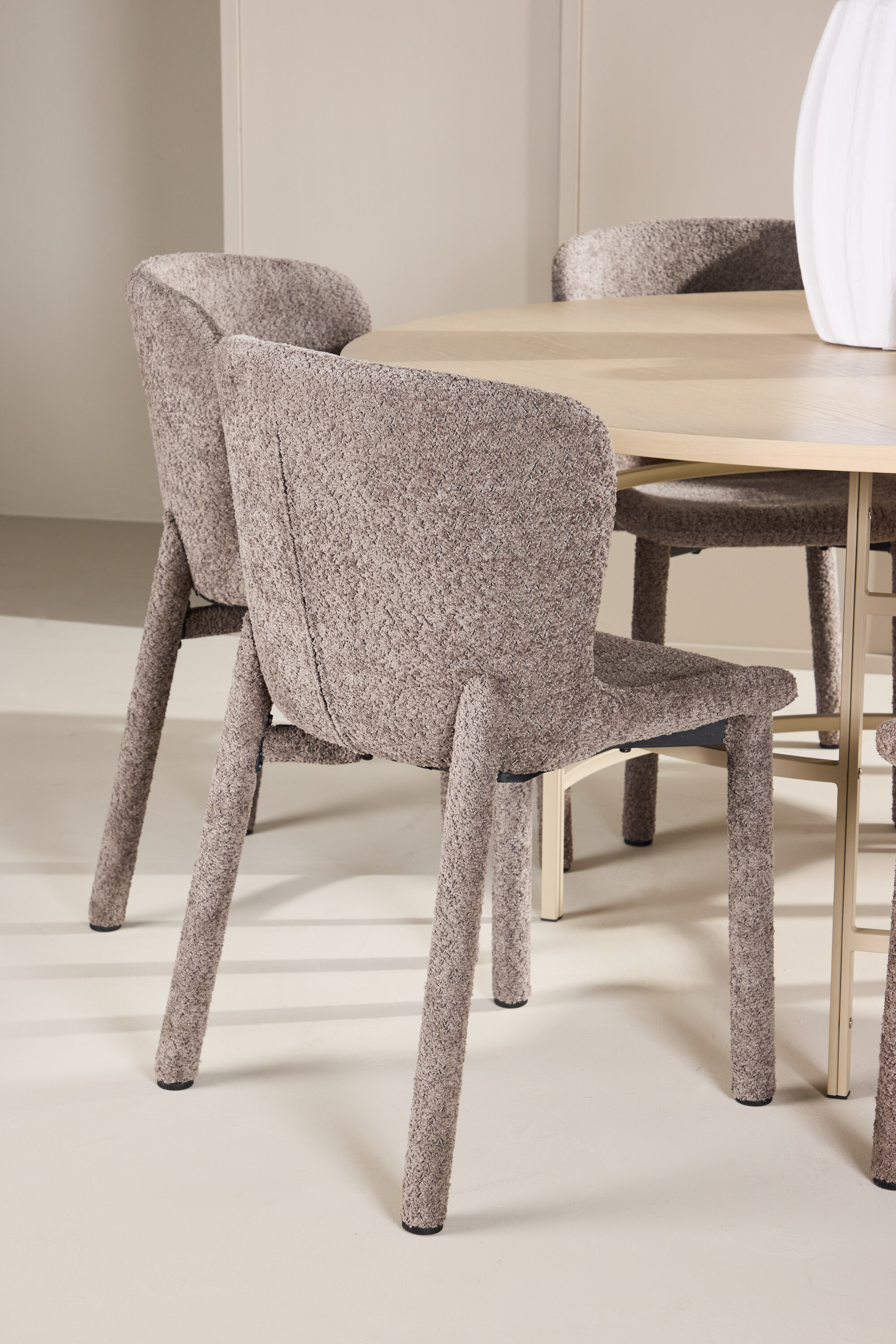 deLOHN Copenhagen, Astoria Kör alakú étkezőgarnitúra deLOHN Copenhagen, Astoria Kör alakú étkezőgarnitúra