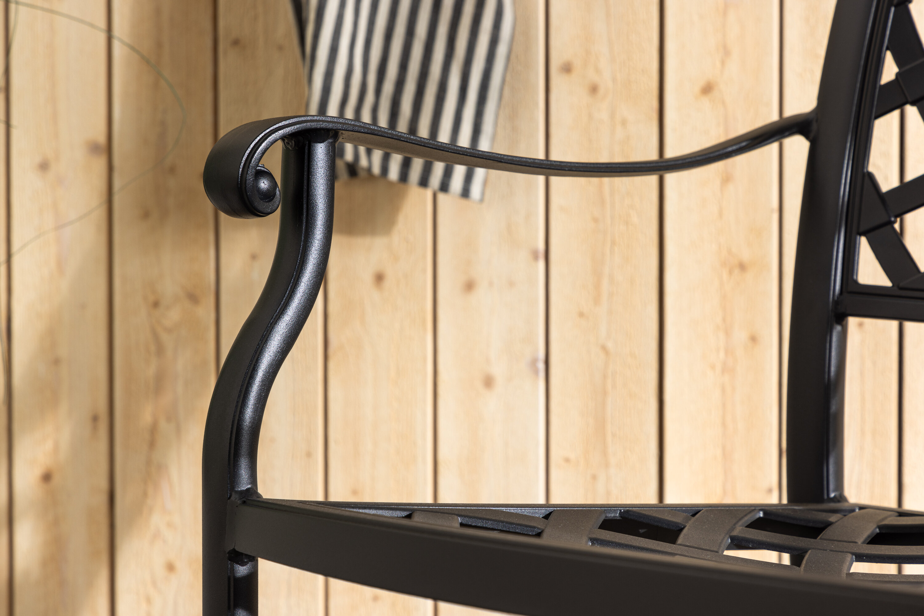 deLOHN Òbidos Kávéházi szék