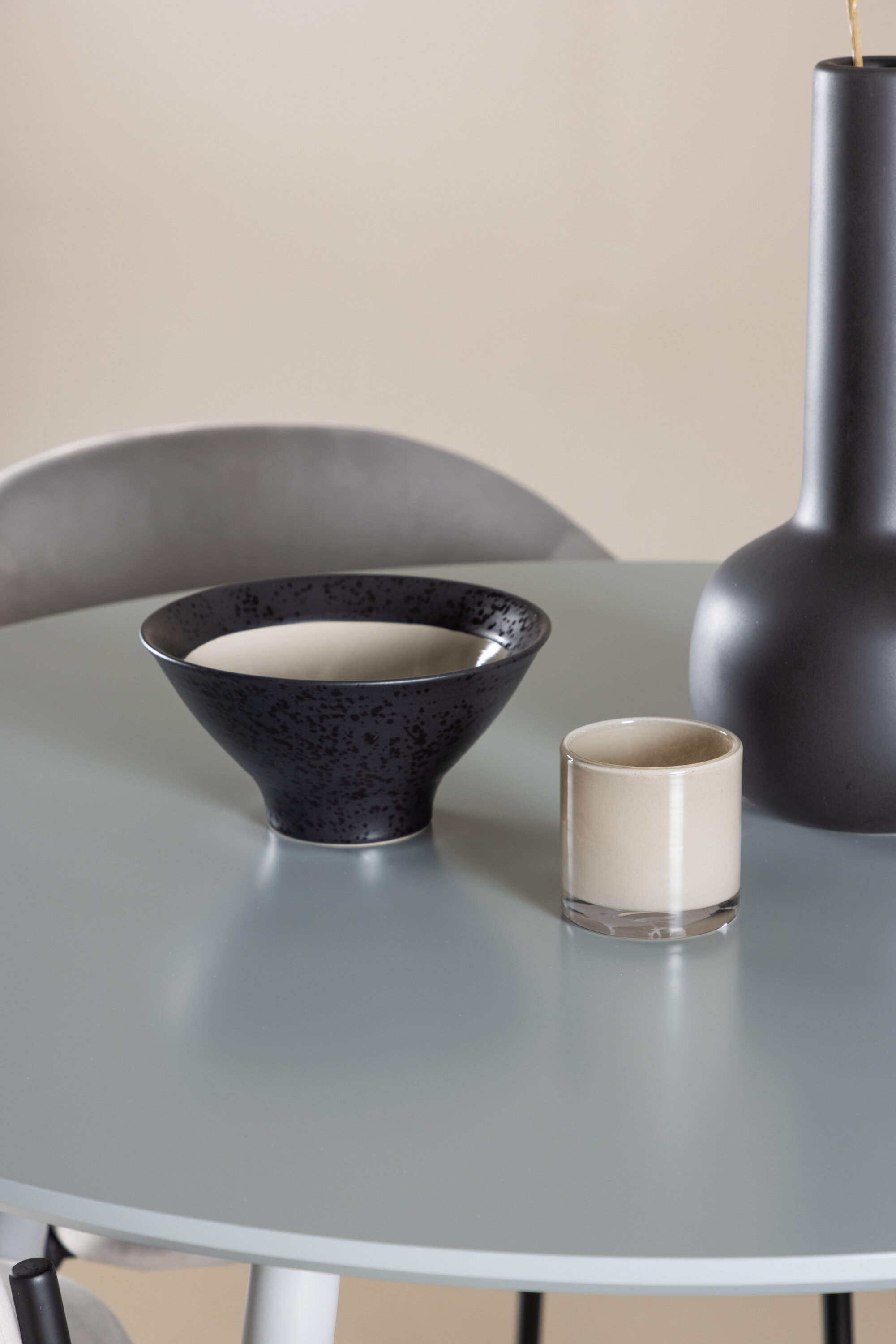 deLOHN Plaza, Evelina Kör alakú étkezőgarnitúra