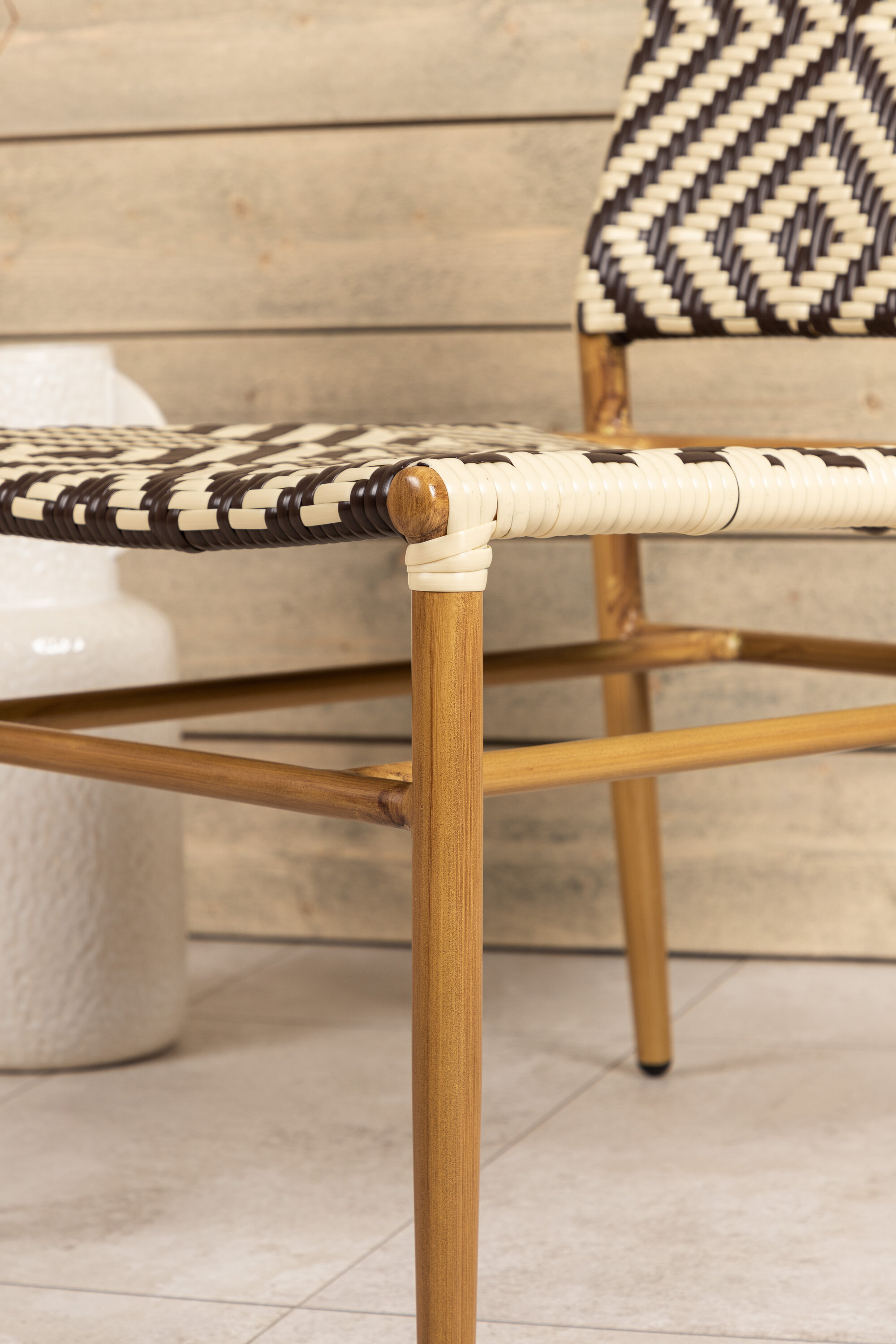 deLOHN Calapan Nyugágy szék