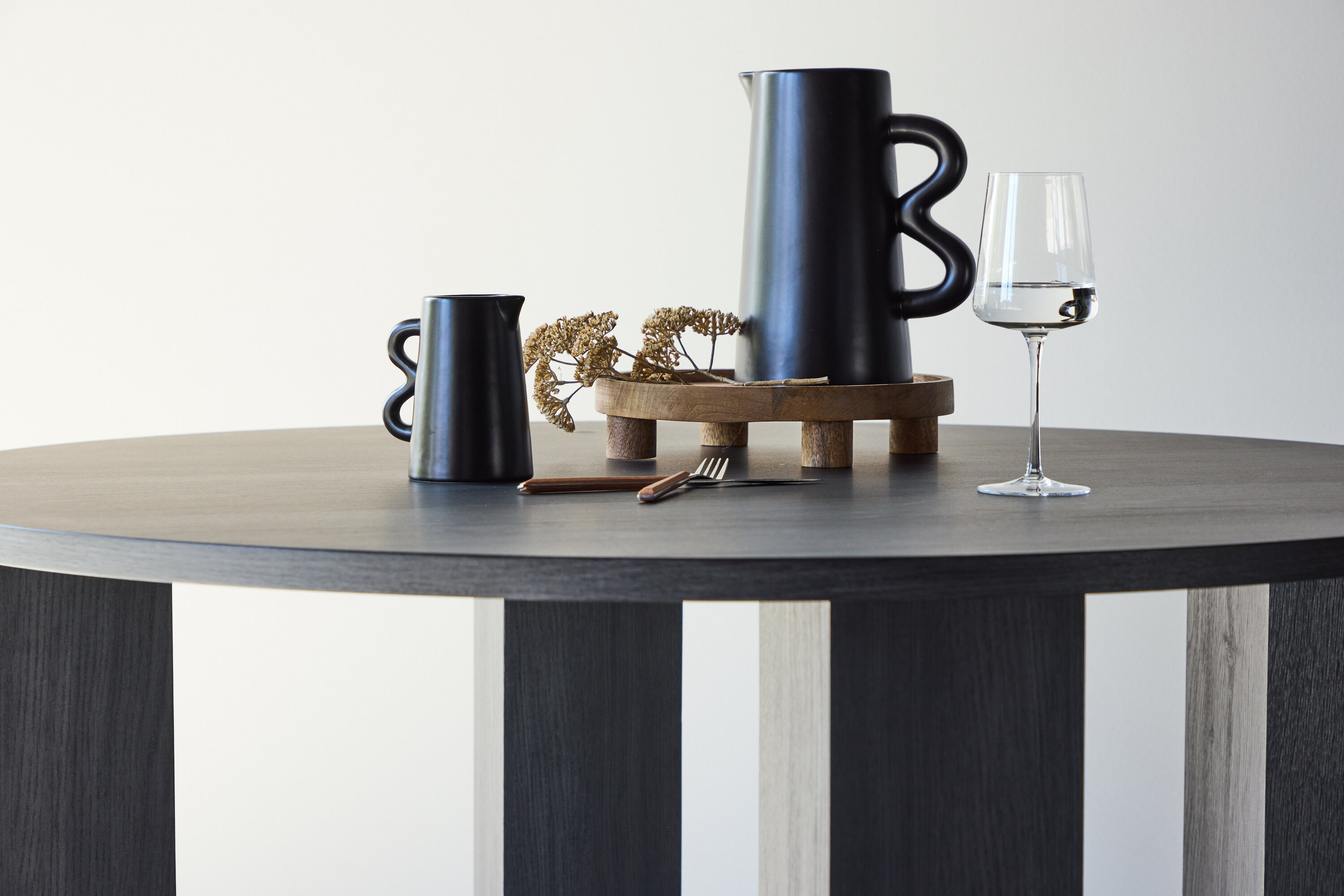 deLOHN Juno Kerek étkezőasztal