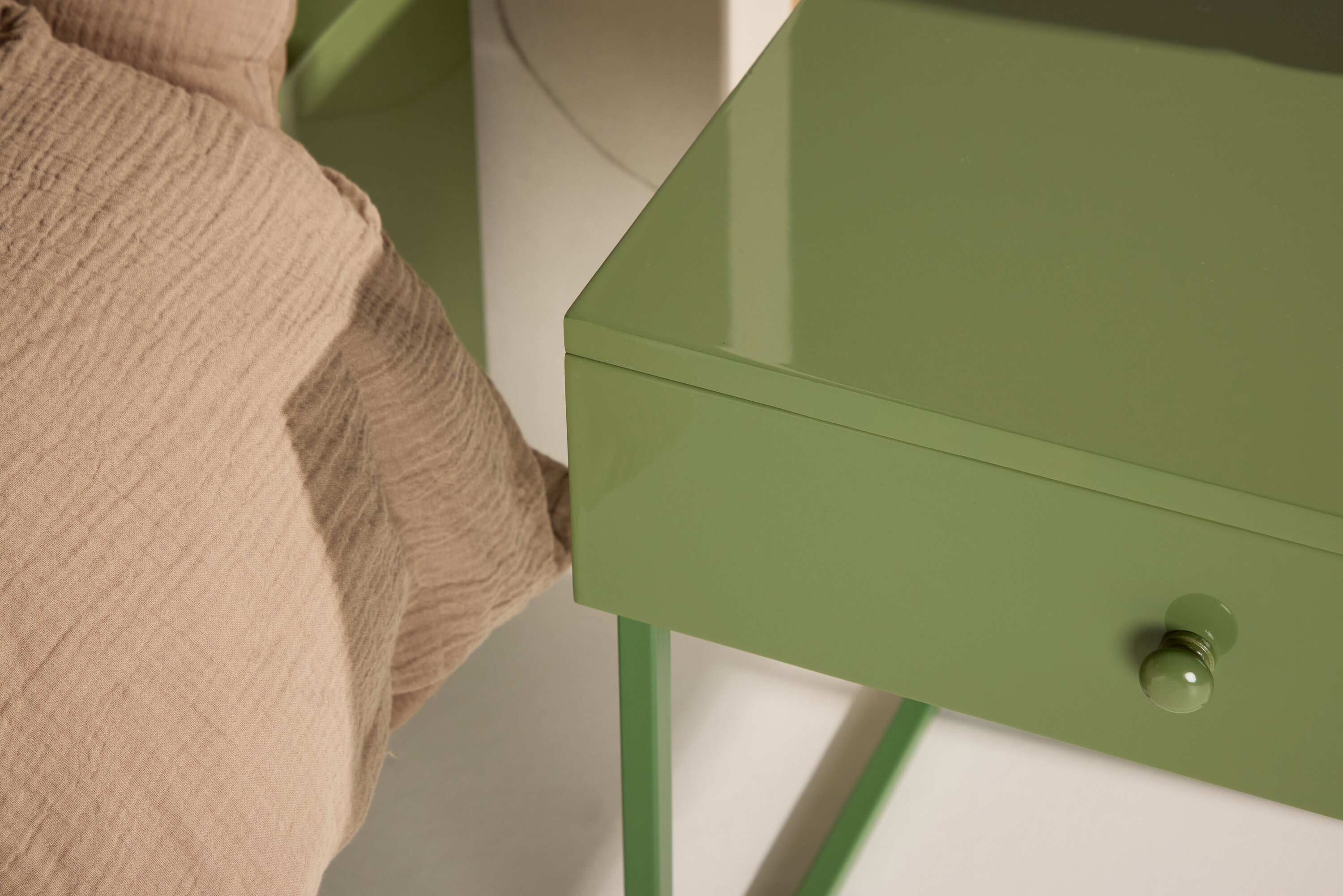 deLOHN Bakal Éjjeliszekrény