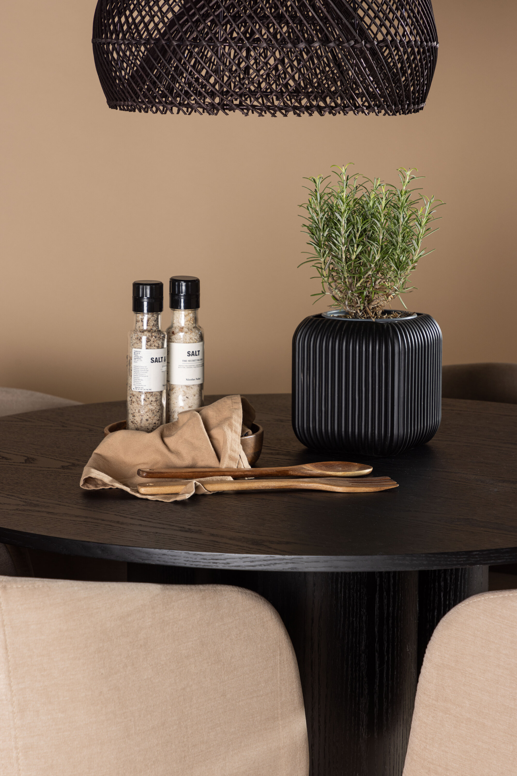 deLOHN Olivia, Berit Kör alakú étkezőgarnitúra