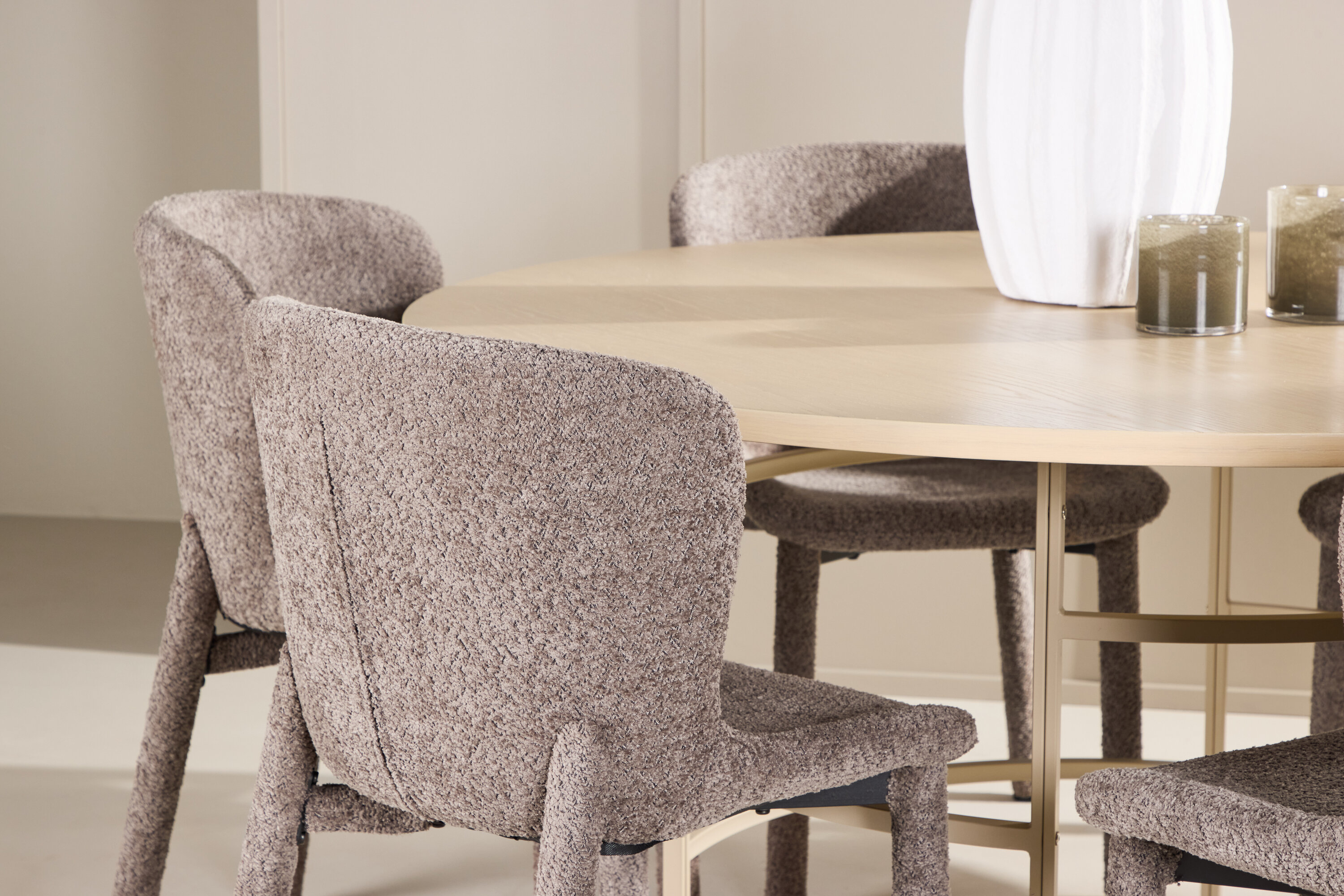 deLOHN Copenhagen, Astoria Kör alakú étkezőgarnitúra