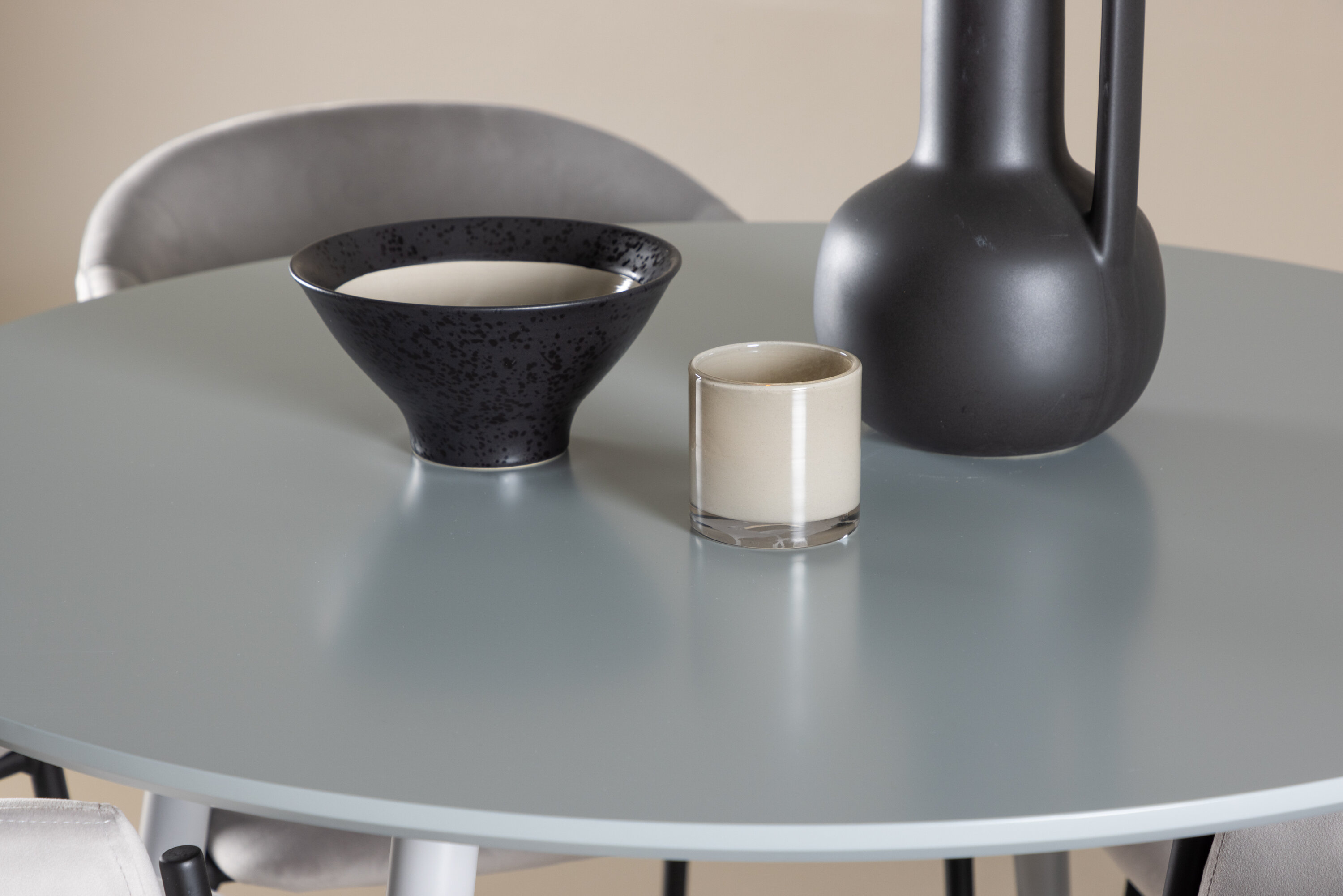 deLOHN Plaza, Evelina Kör alakú étkezőgarnitúra