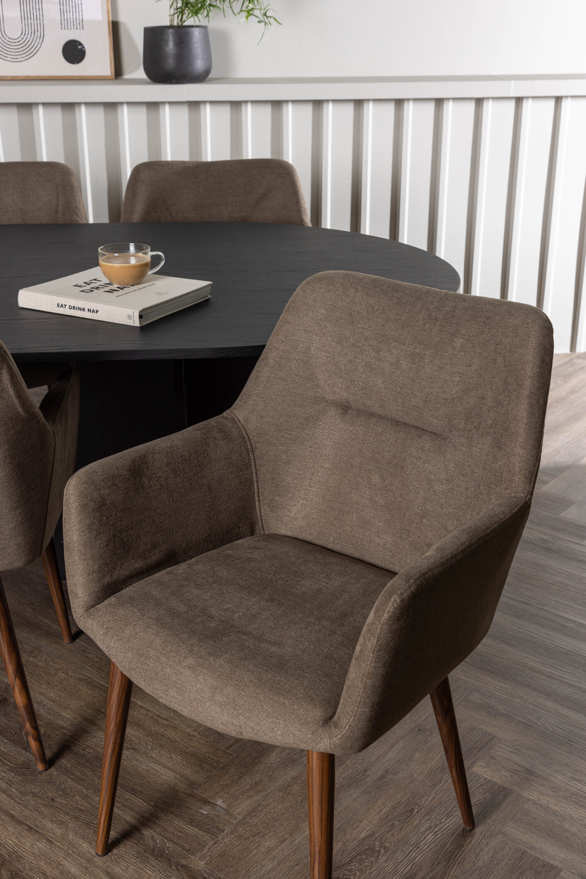 deLOHN Tomorrow Ovális étkezőgarnitúra