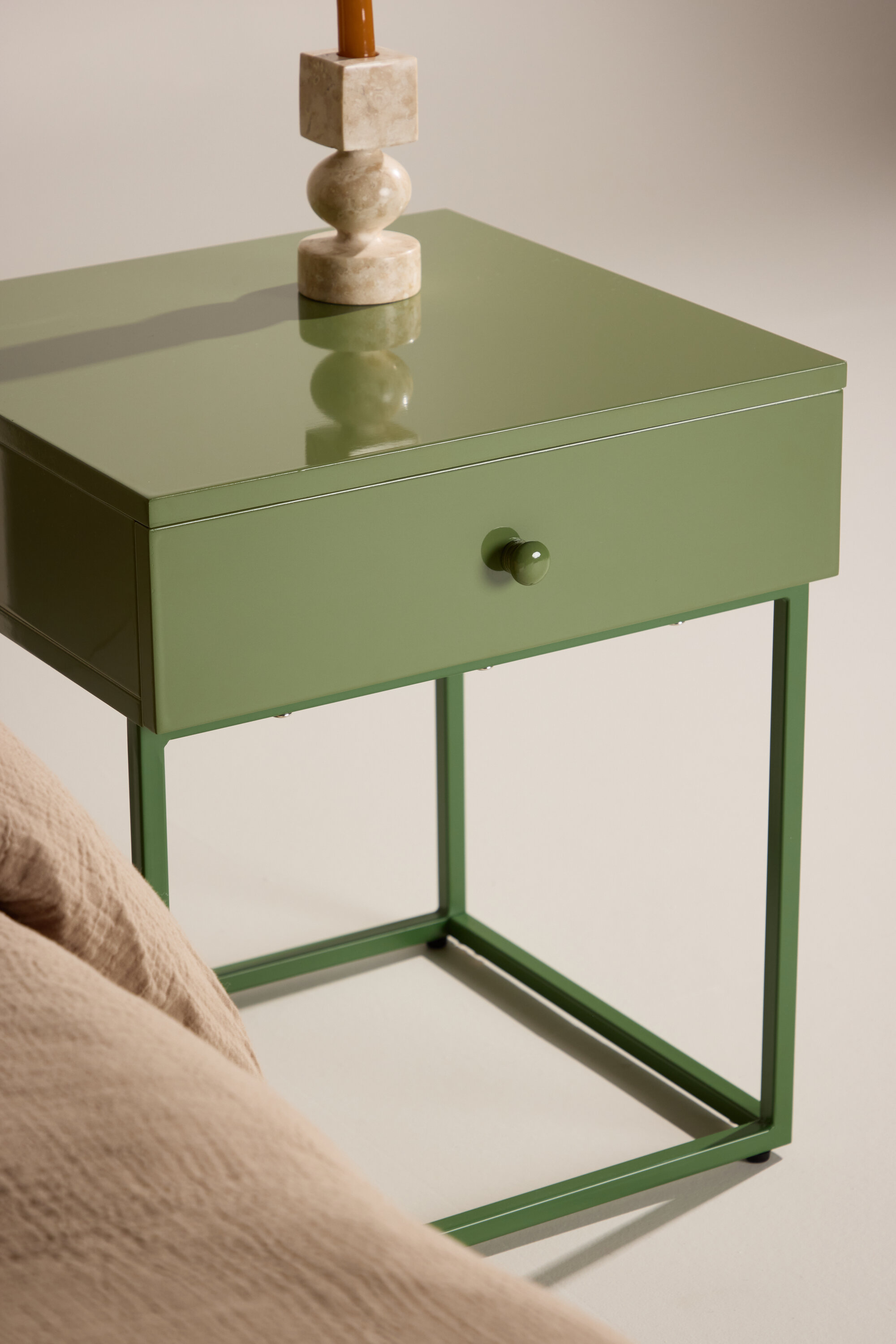 deLOHN Bakal Éjjeliszekrény