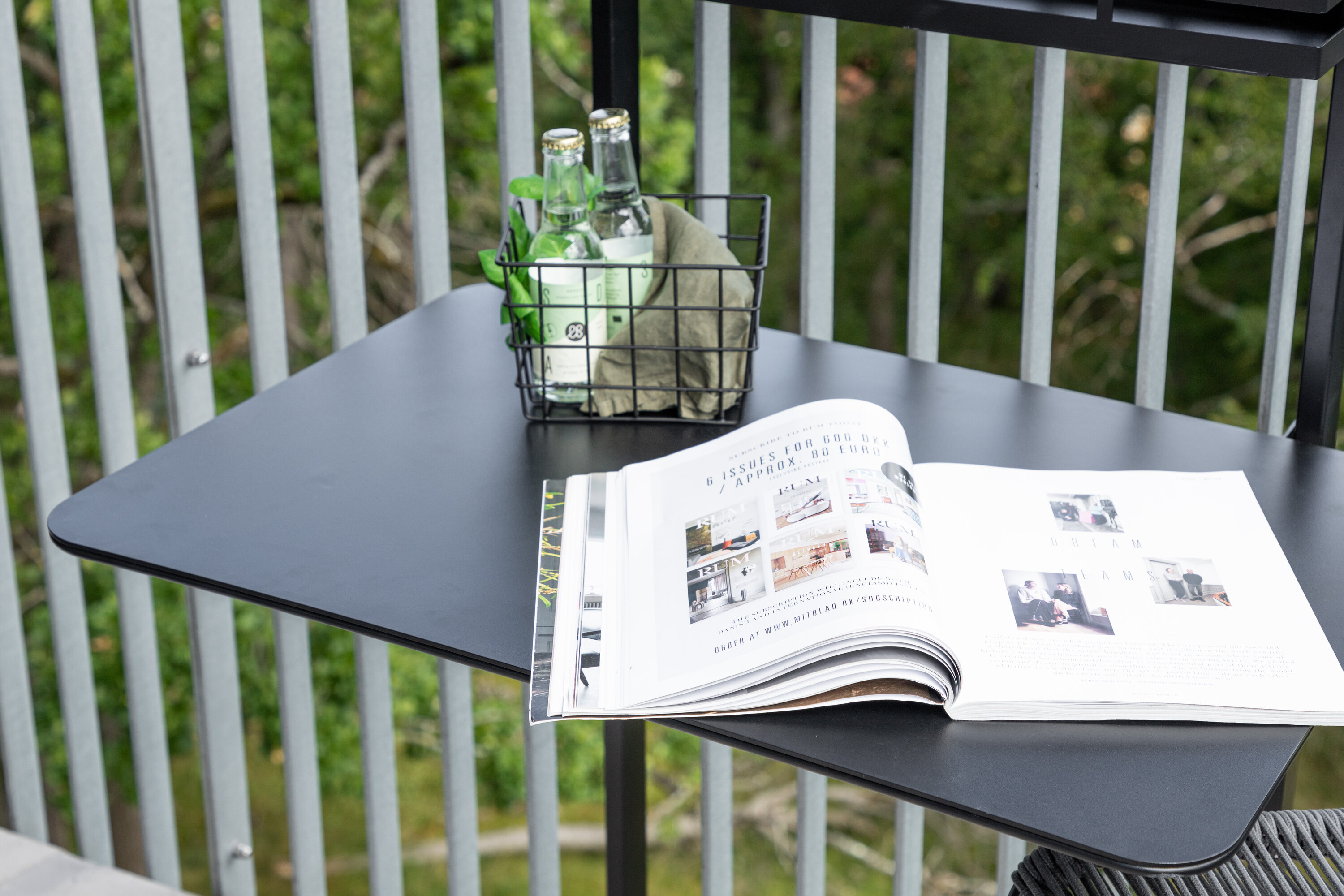 deLOHN Borneo Kávéházi asztal deLOHN Borneo Kávéházi asztal