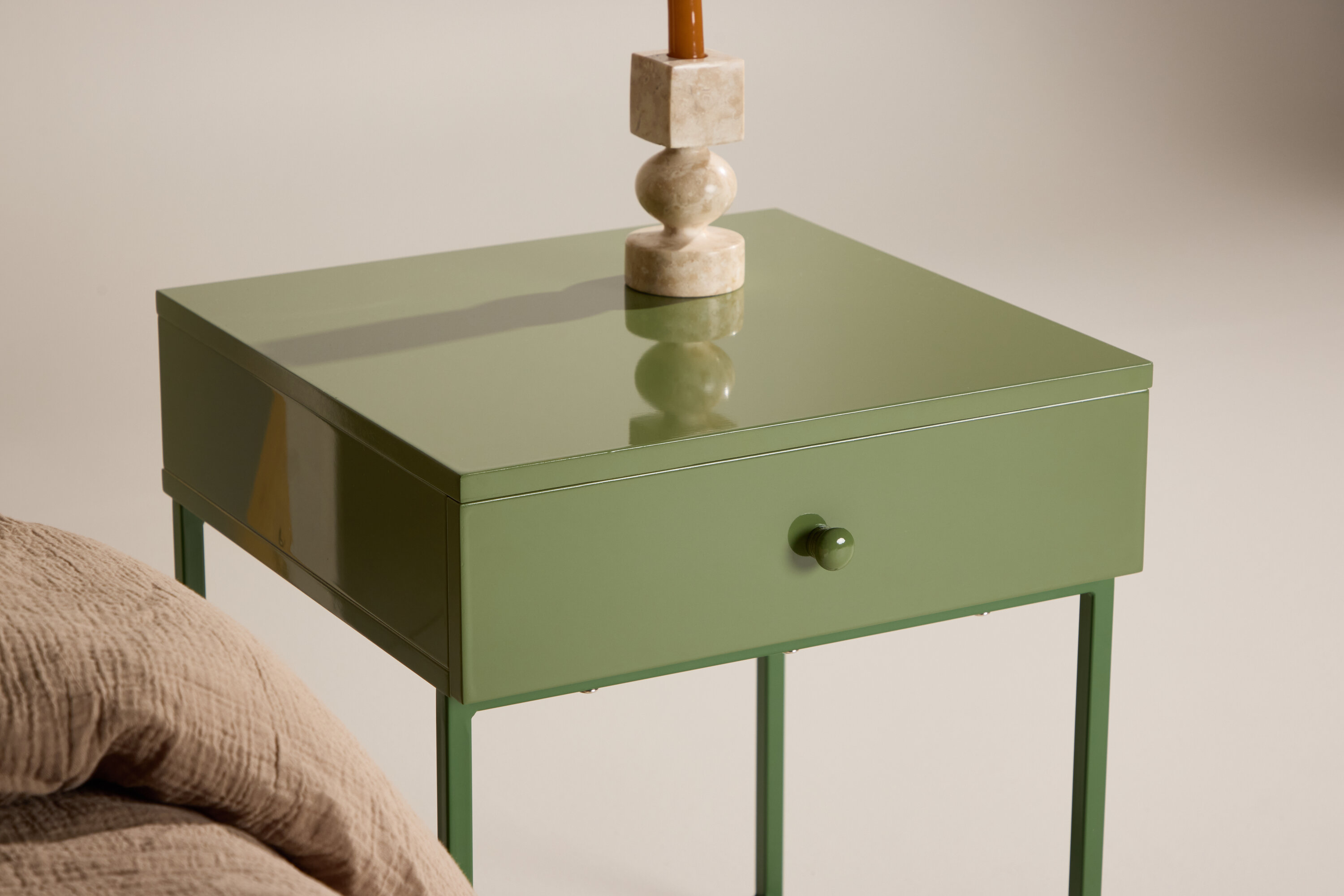 deLOHN Bakal Éjjeliszekrény