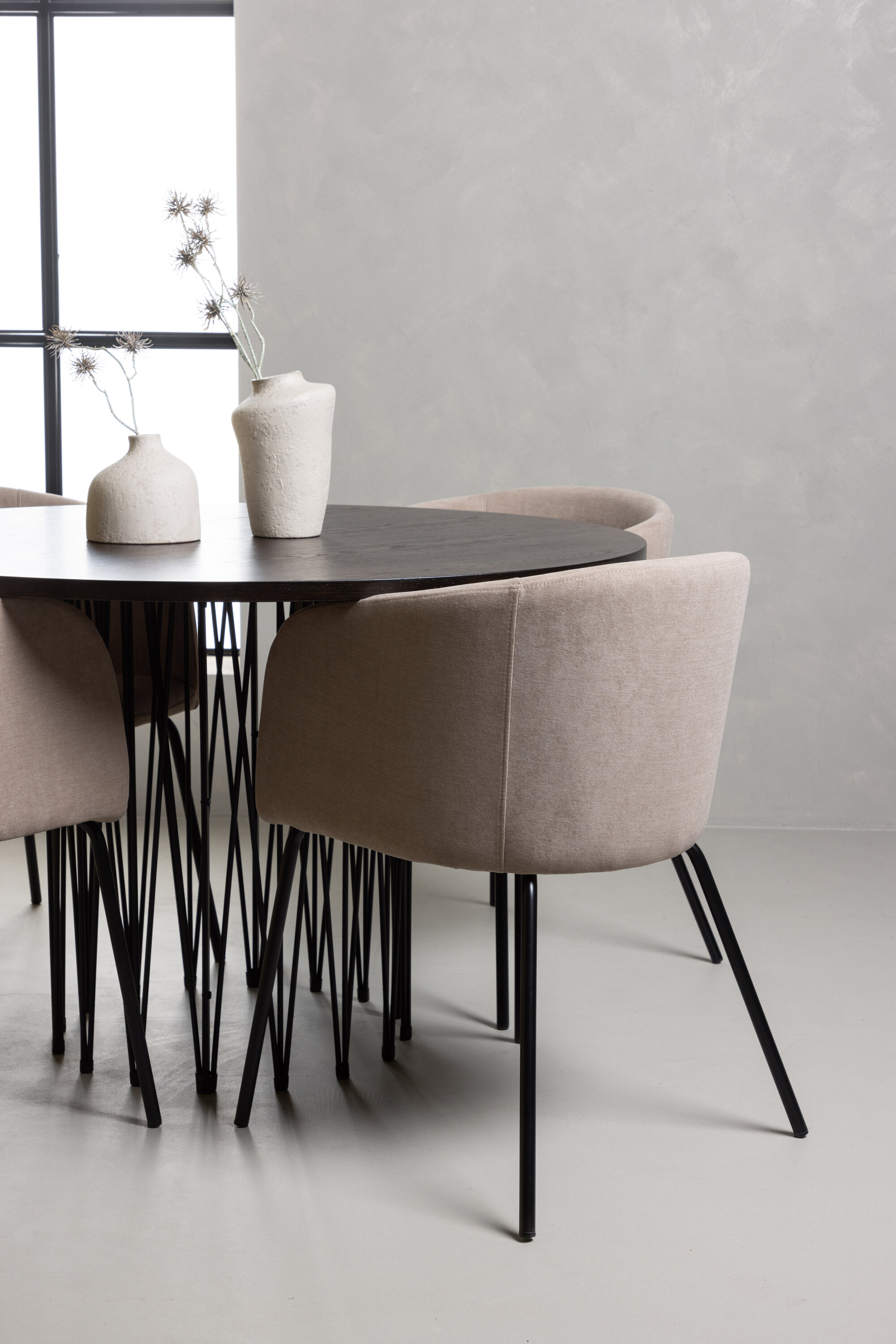 deLOHN Stone round, Berit Kör alakú étkezőgarnitúra deLOHN Stone round, Berit Kör alakú étkezőgarnitúra