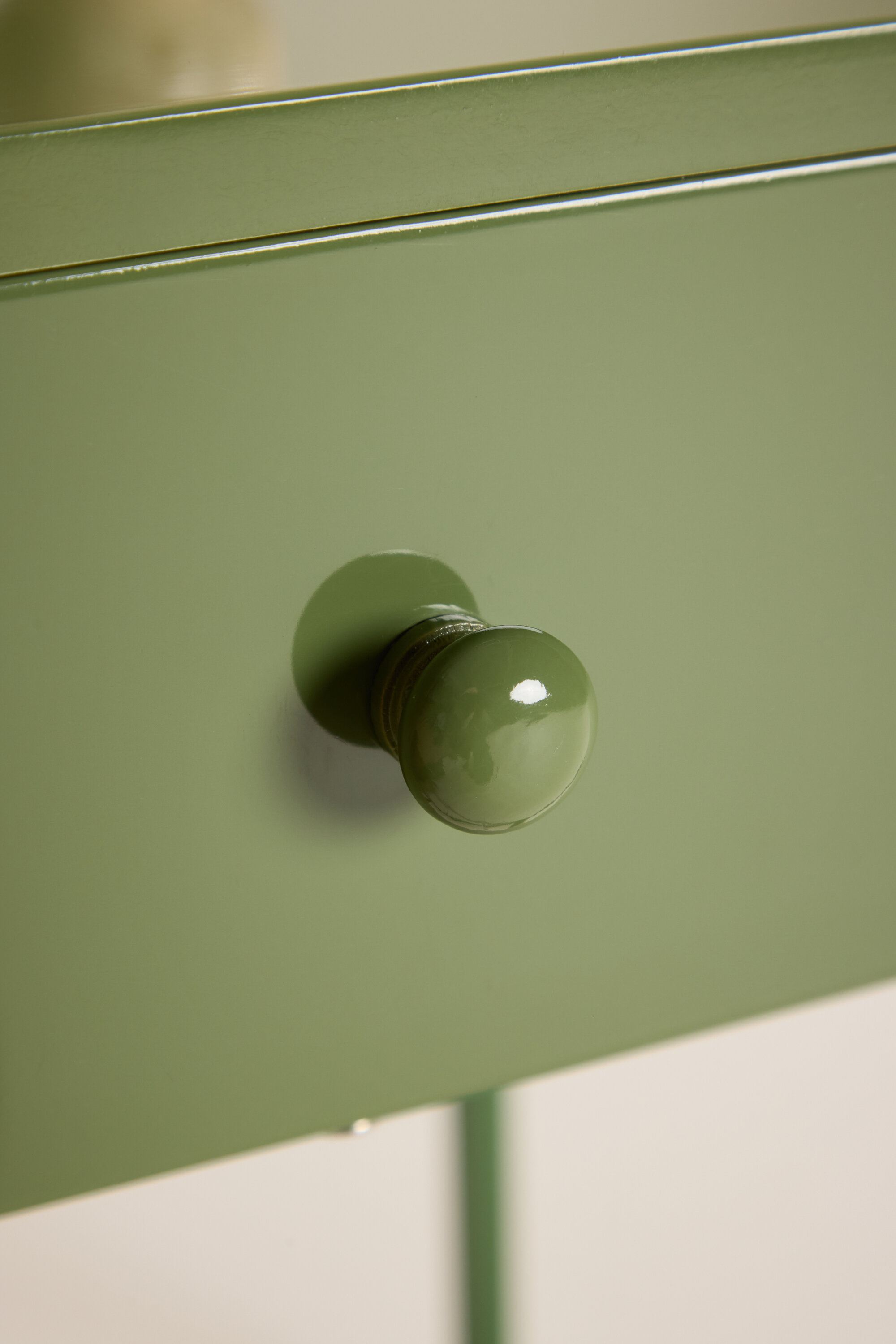 deLOHN Bakal Éjjeliszekrény