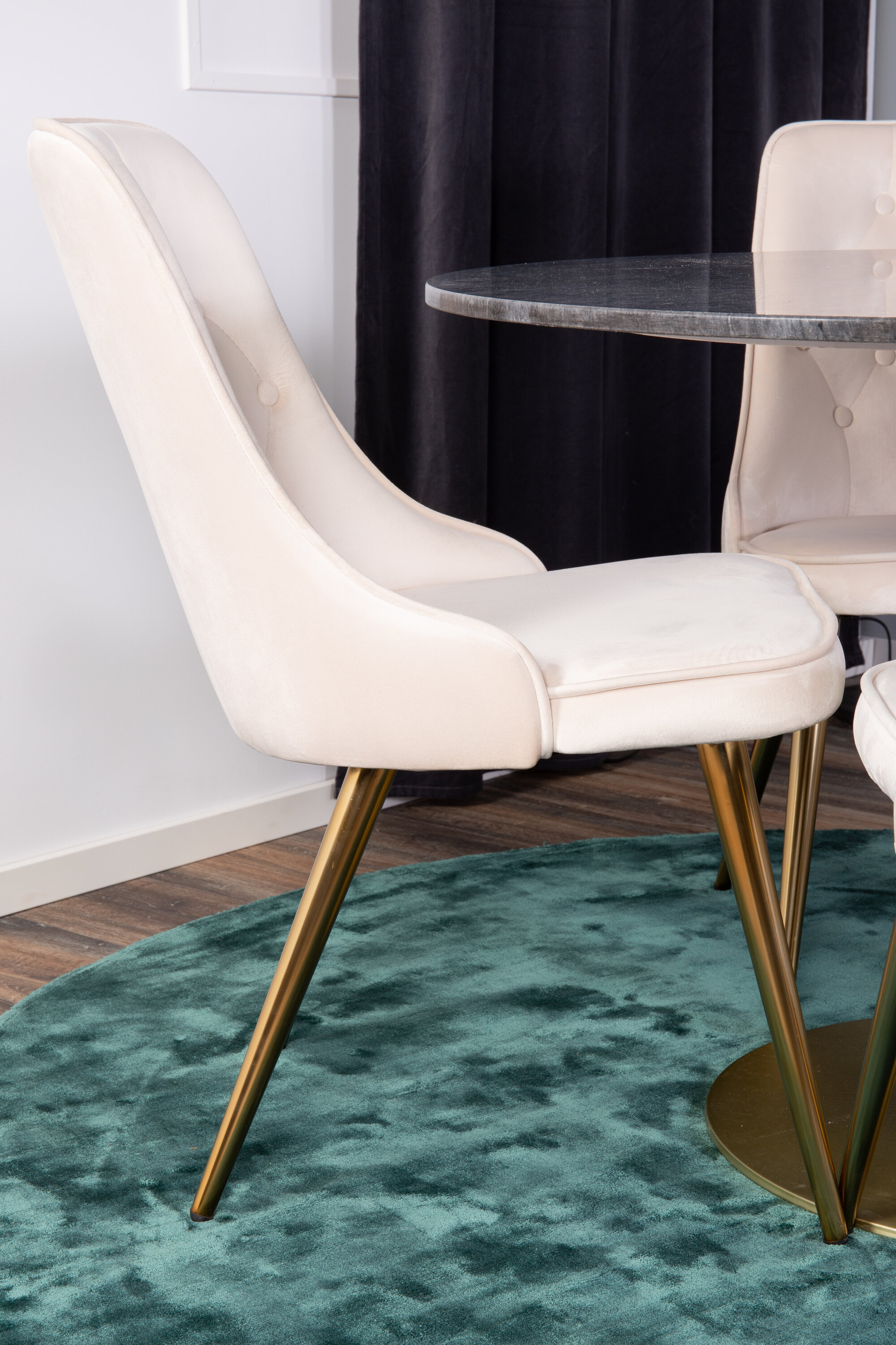 deLOHN Estelle, Velvet Deluxe Kör alakú étkezőgarnitúra deLOHN Estelle, Velvet Deluxe Kör alakú étkezőgarnitúra