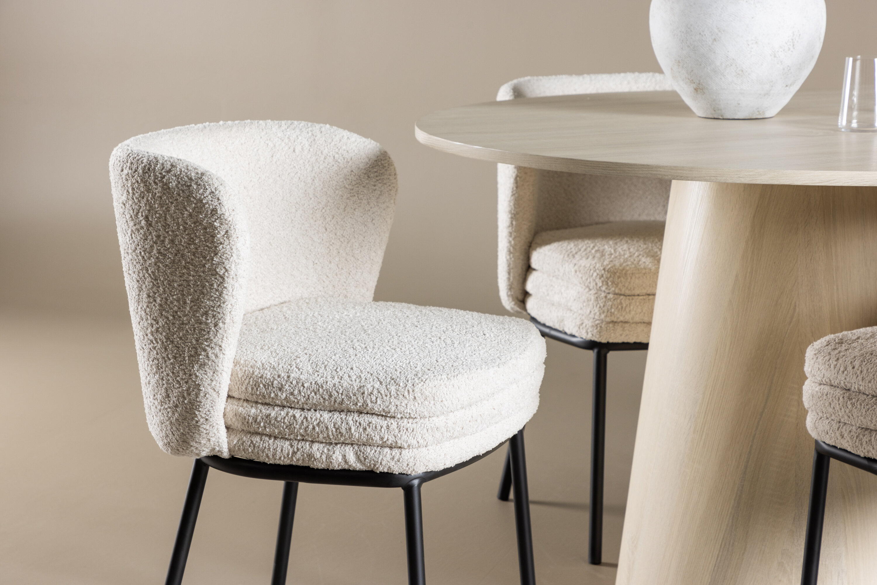 deLOHN Lanzo, Agnes Kör alakú étkezőgarnitúra