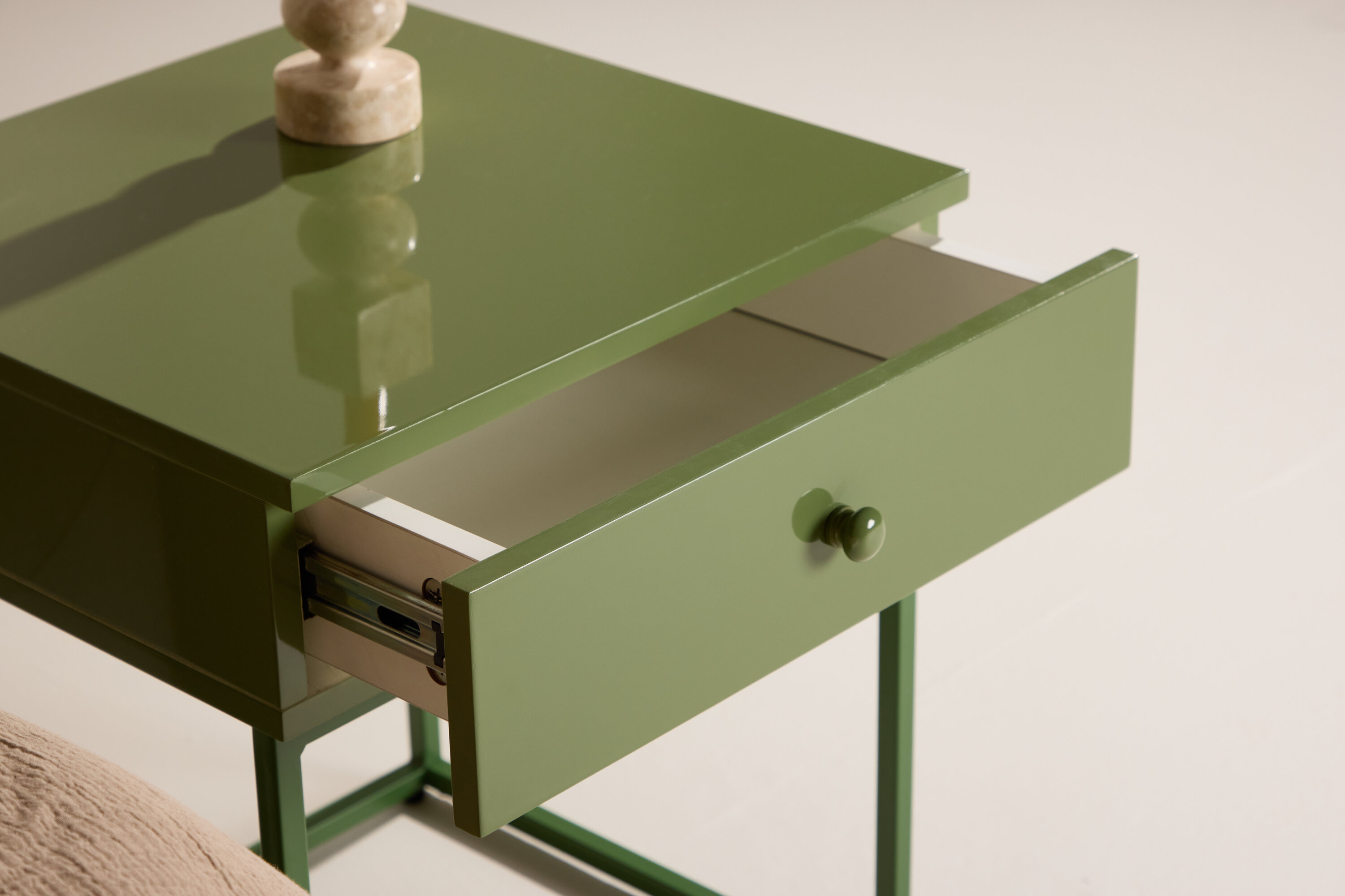 deLOHN Bakal Éjjeliszekrény