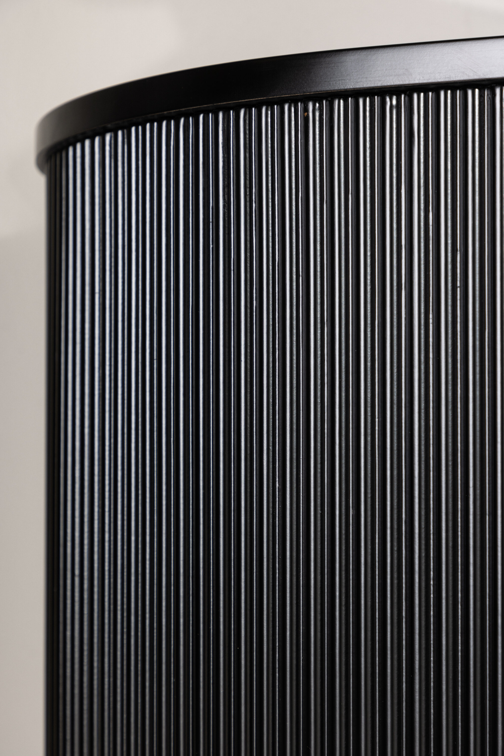 deLOHN Loca Kisasztal