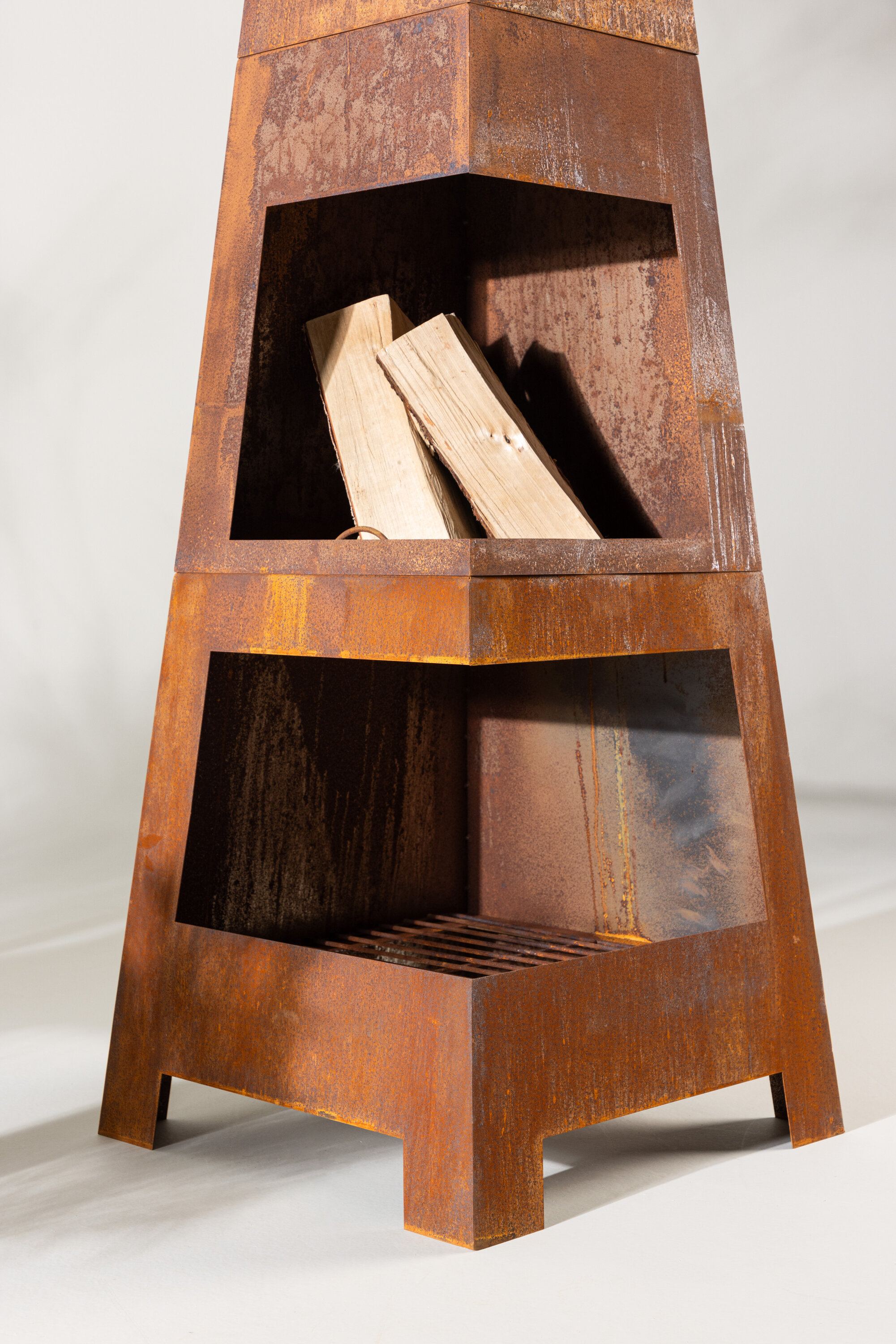 deLOHN Bastian Kerti tűzrakó