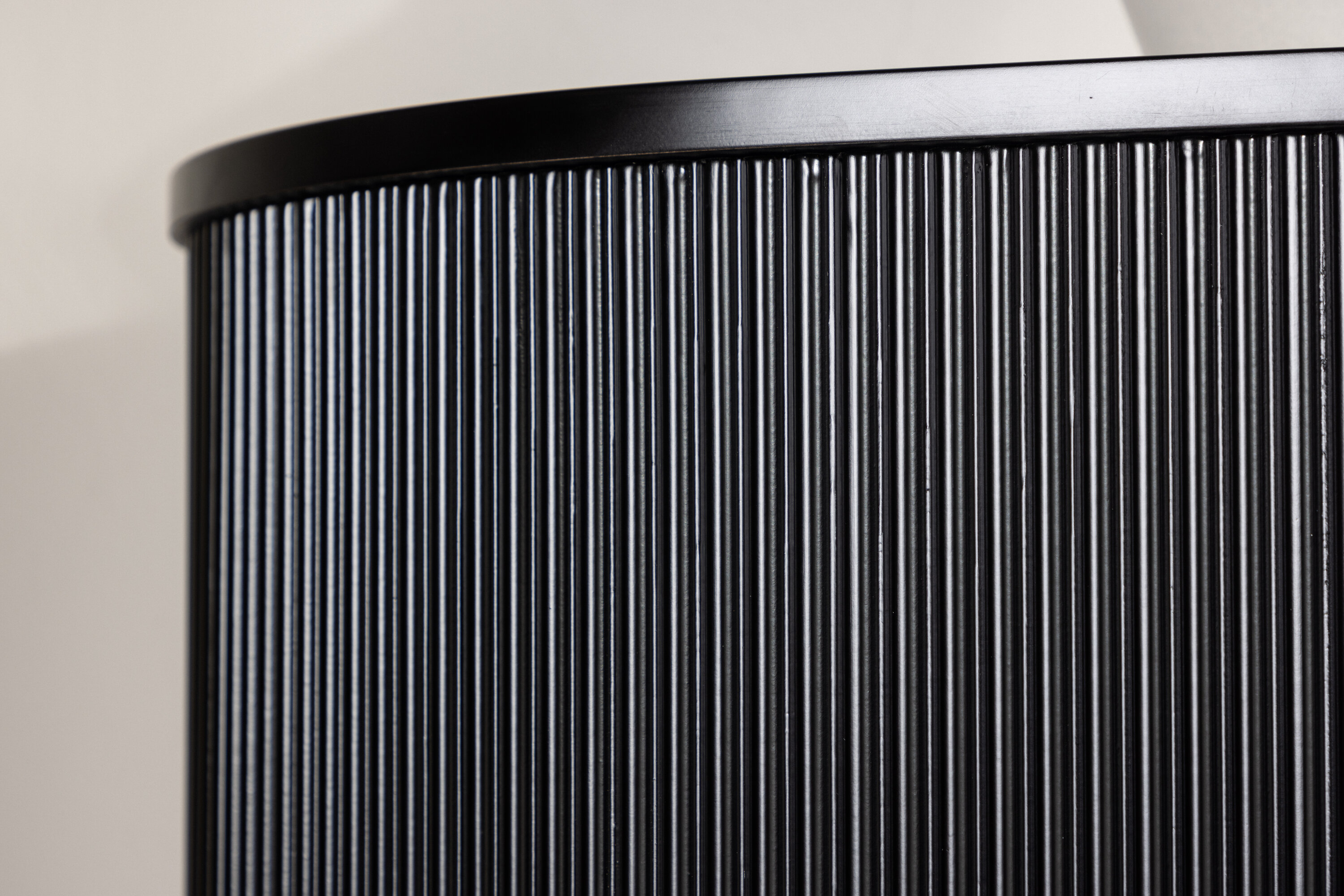 deLOHN Loca Kisasztal