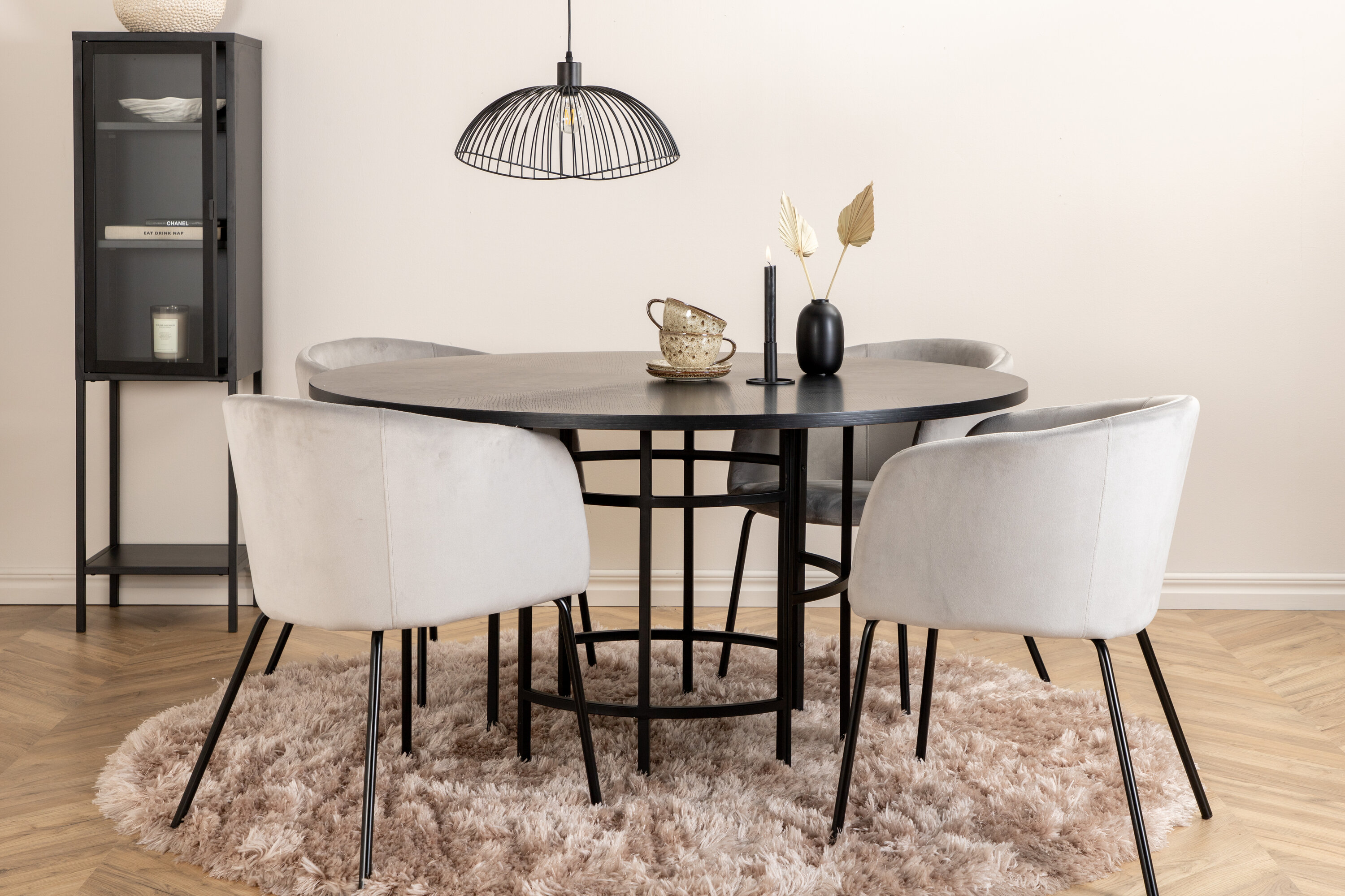 deLOHN Copenhagen, Berit Kör alakú étkezőgarnitúra deLOHN Copenhagen, Berit Kör alakú étkezőgarnitúra